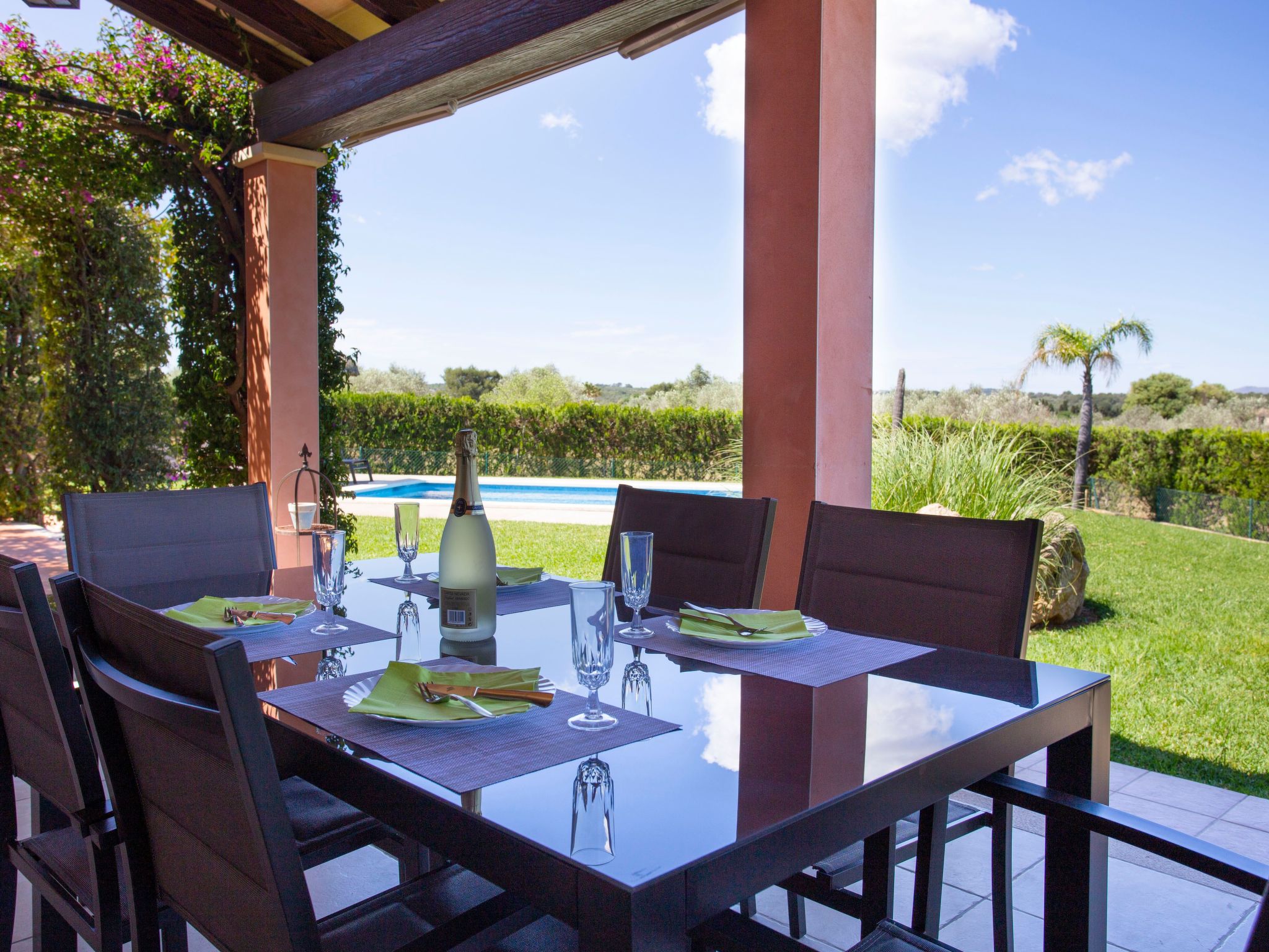 Finca Oliveres-Binnen