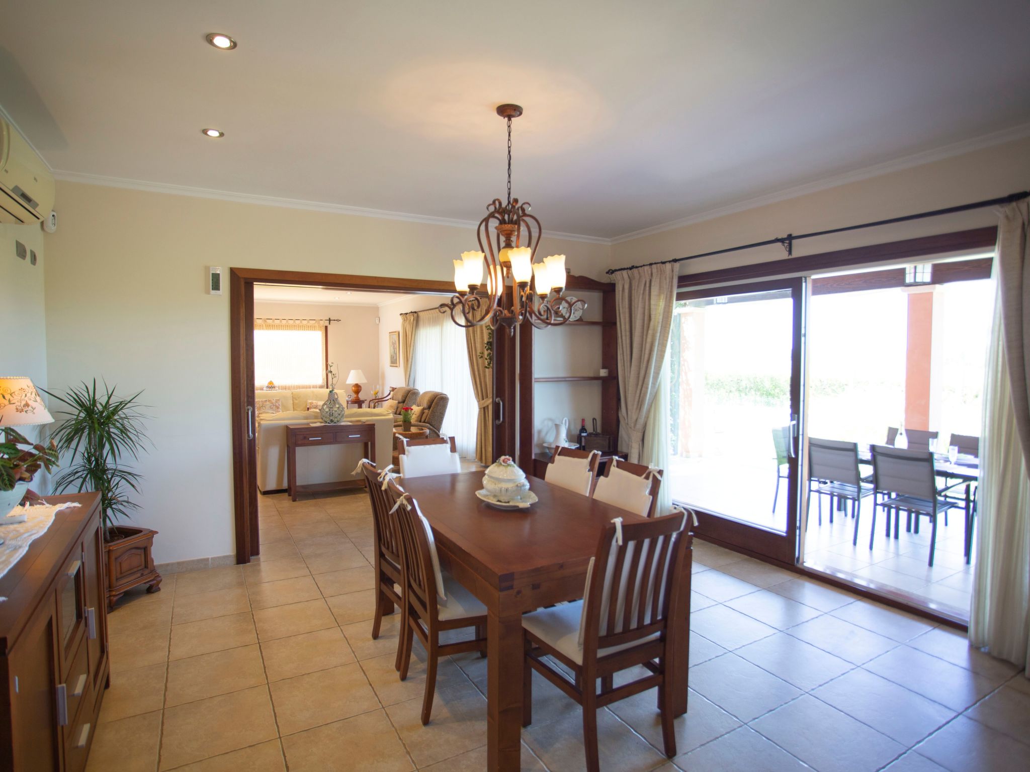 Finca Oliveres-Binnen