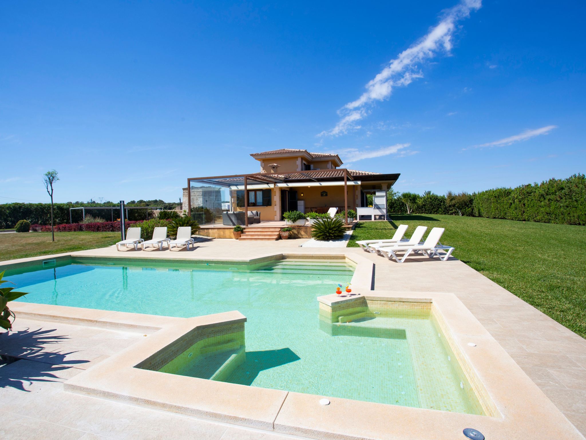 Discover the charm and comfort combined in our cosy holiday home in Muro, Majorca, specially designed to accommodate up to 9 people. This residence is the ideal retreat for families or groups of frien..