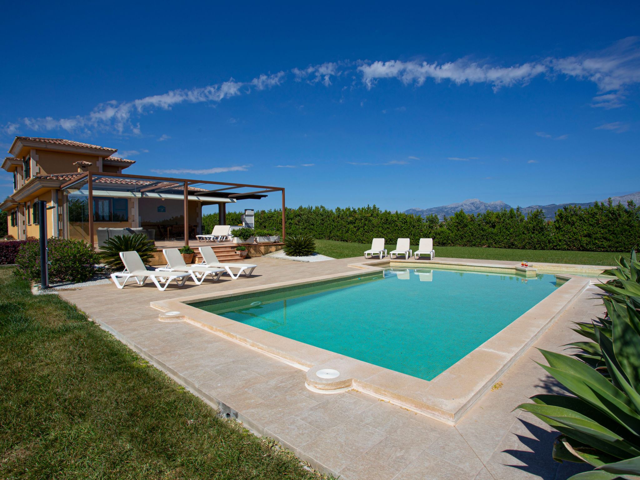 Can Vanrell, mit Schwimmbad, Jacuzzi und Rasenfläche.-Binnen