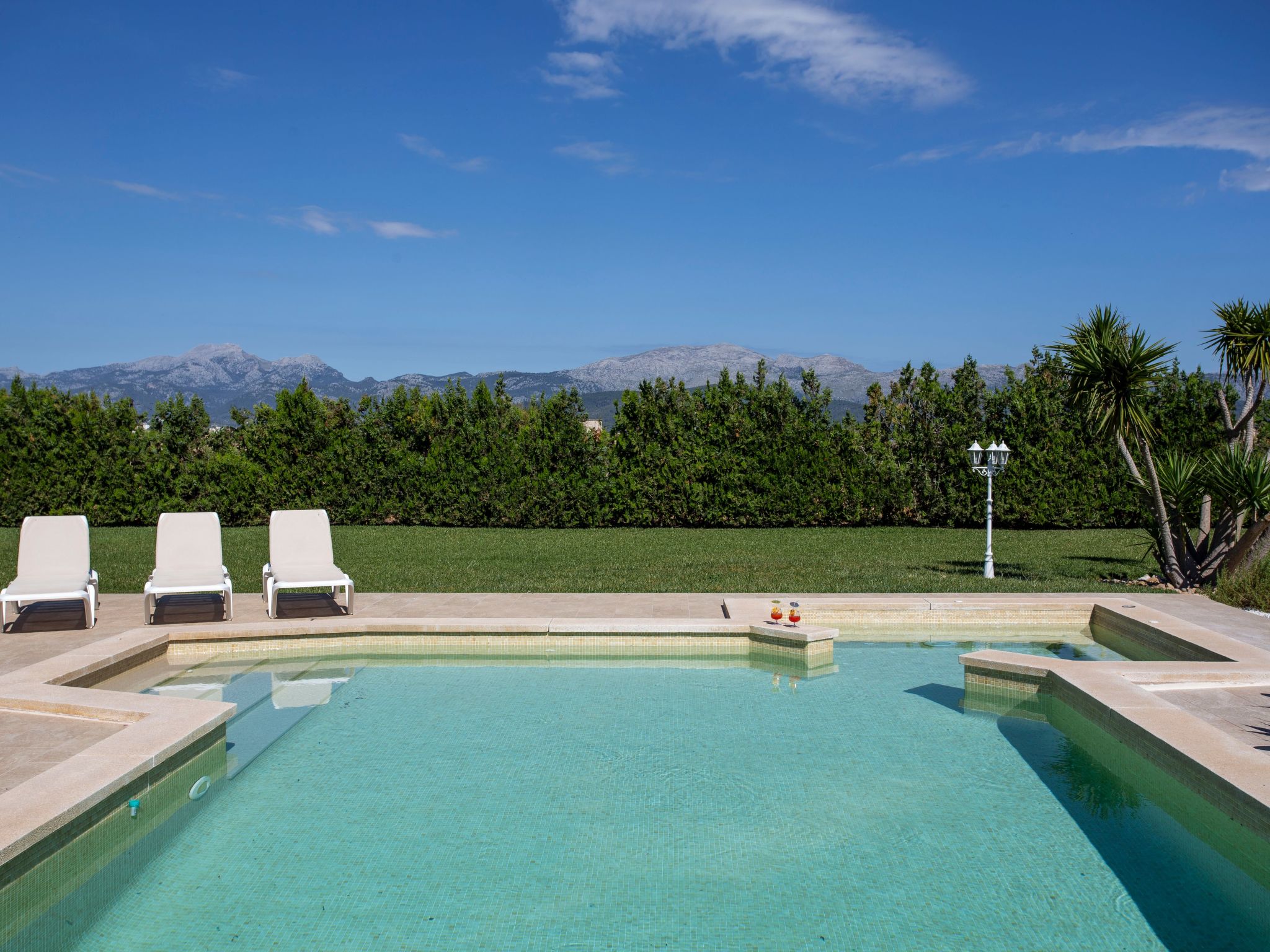 Can Vanrell, mit Schwimmbad, Jacuzzi und Rasenfläche.-Binnen