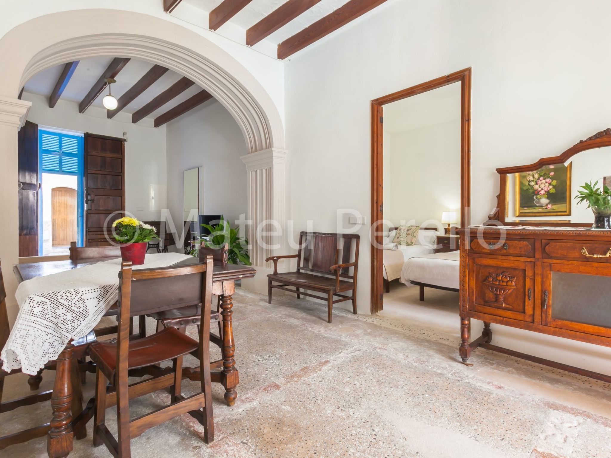 SLB-Stadthaus mit sonnigem Innenhof und Schwimmbad-Binnen