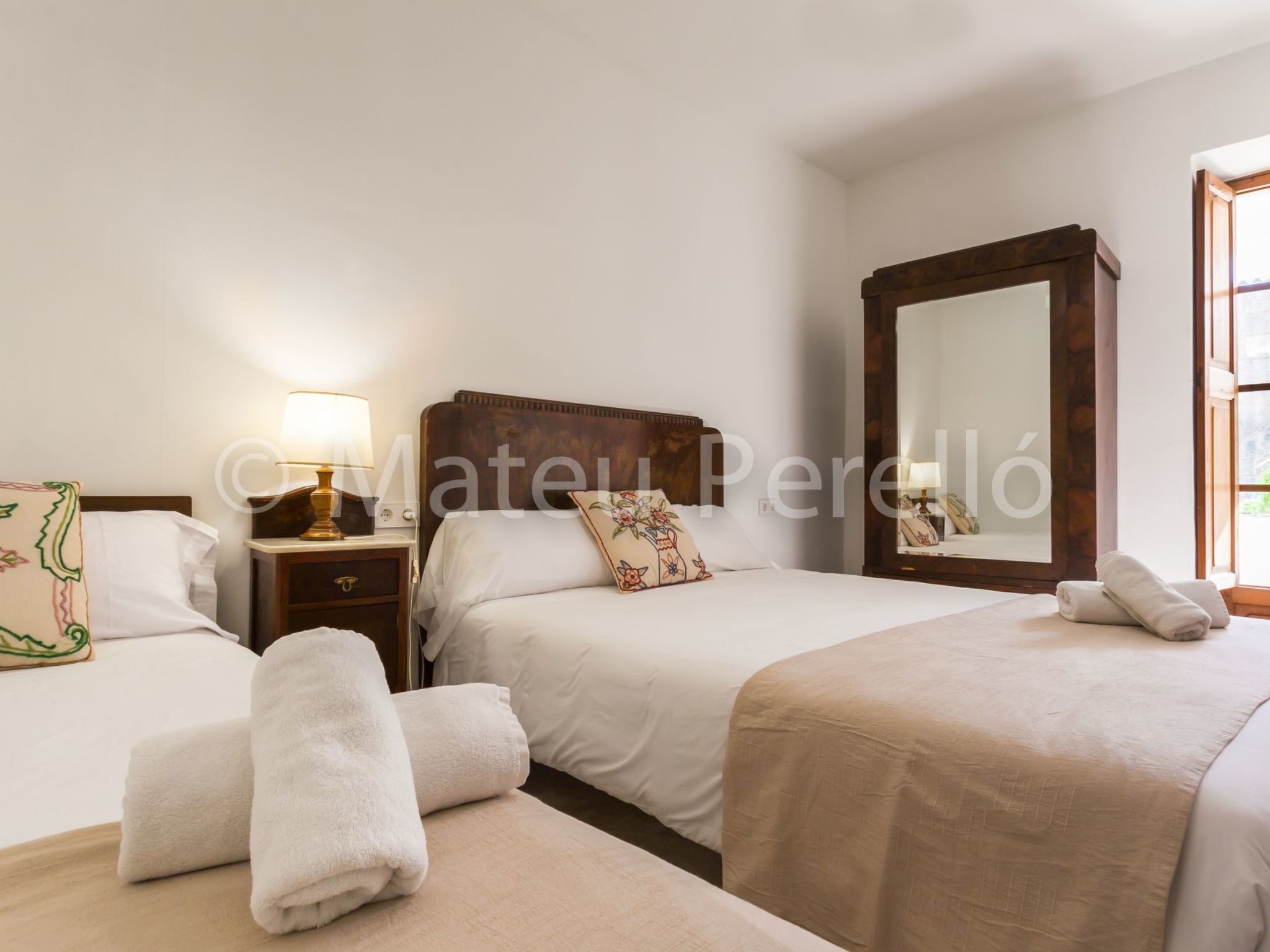 SLB-Stadthaus mit sonnigem Innenhof und Schwimmbad-Binnen