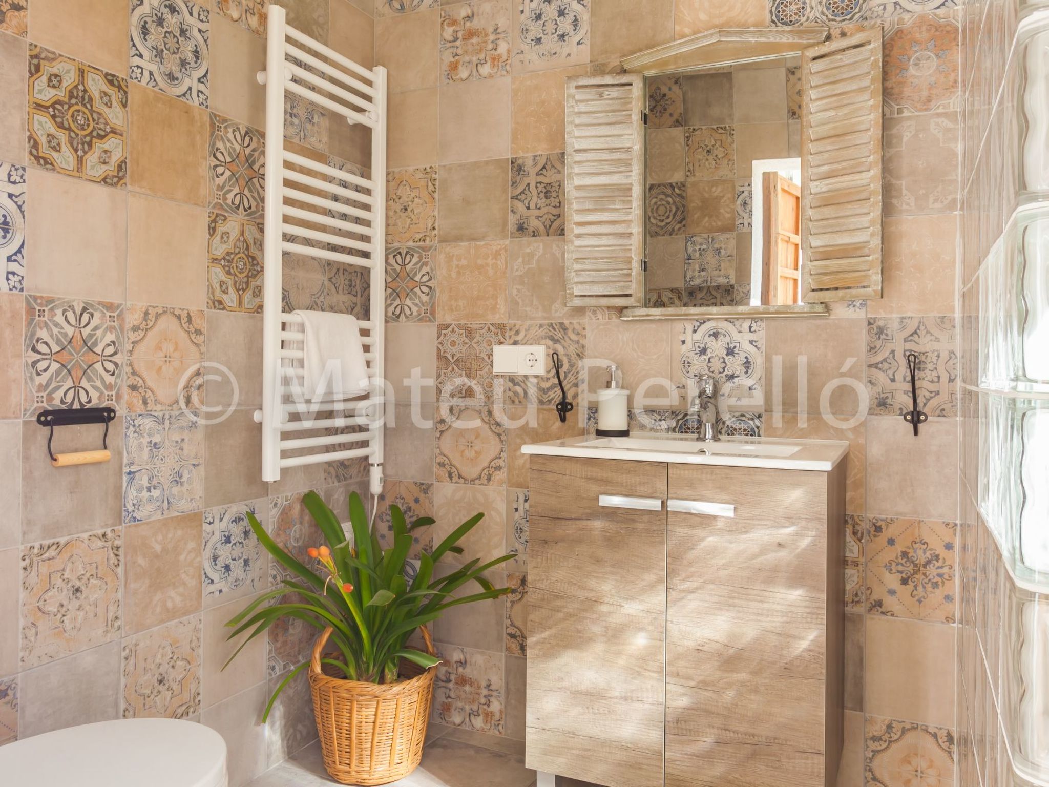 SLB-Stadthaus mit sonnigem Innenhof und Schwimmbad-Binnen