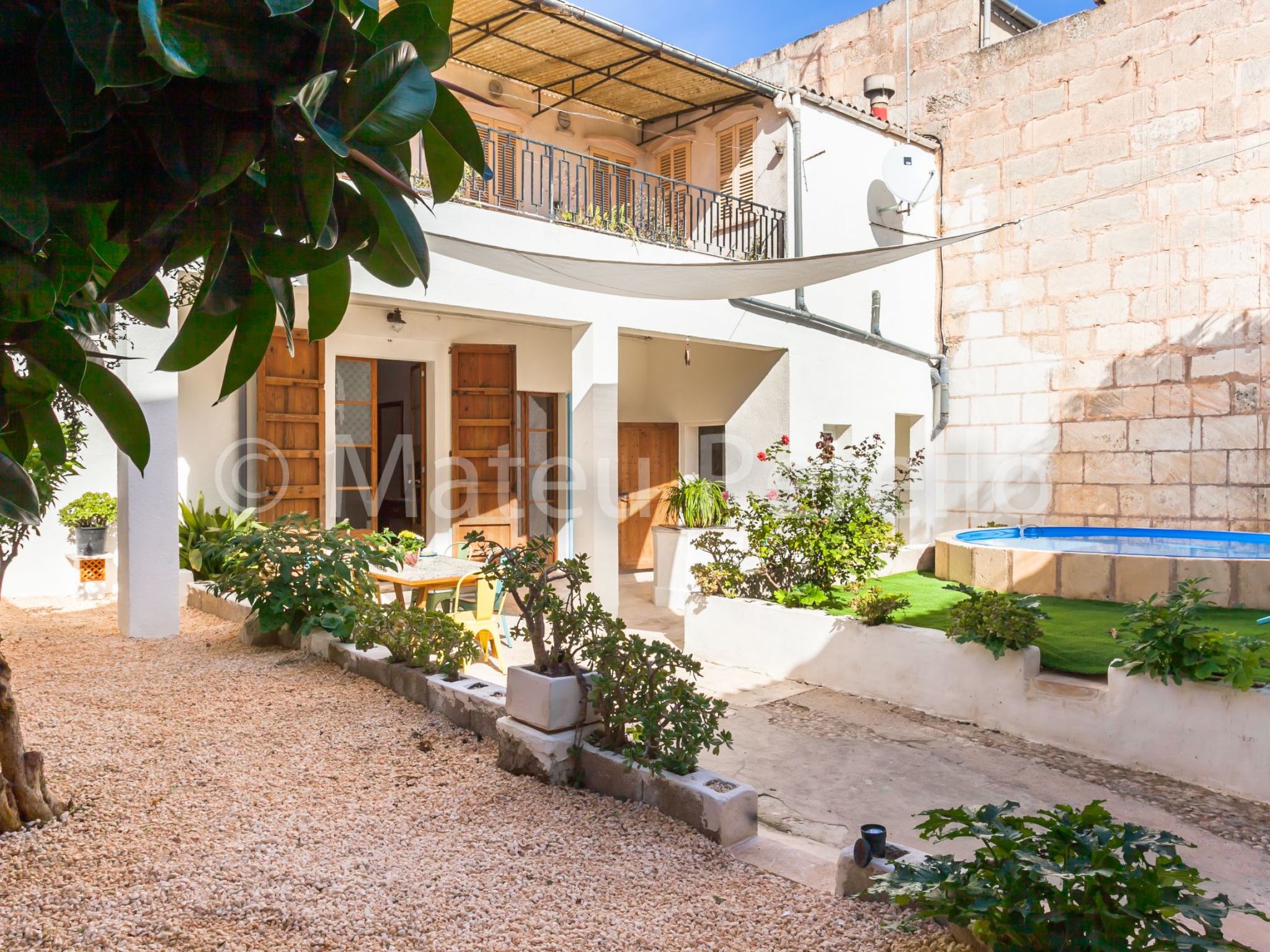 SLB-Stadthaus mit sonnigem Innenhof und Schwimmbad-Binnen