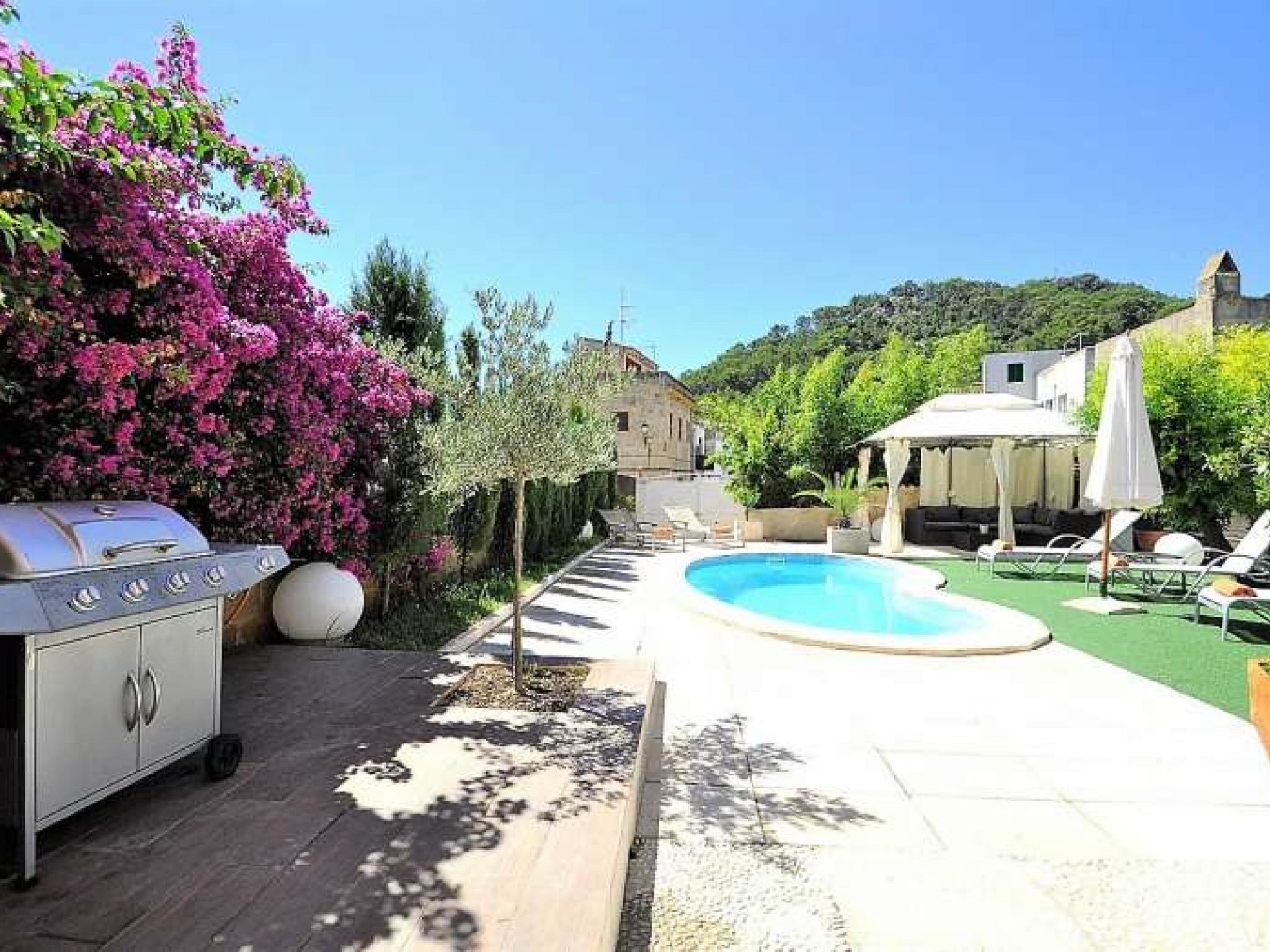 Photo of Villa VARNA -Casa en Capdepera- Piscina Privada- Barbacoa. Niños bienvenidos -