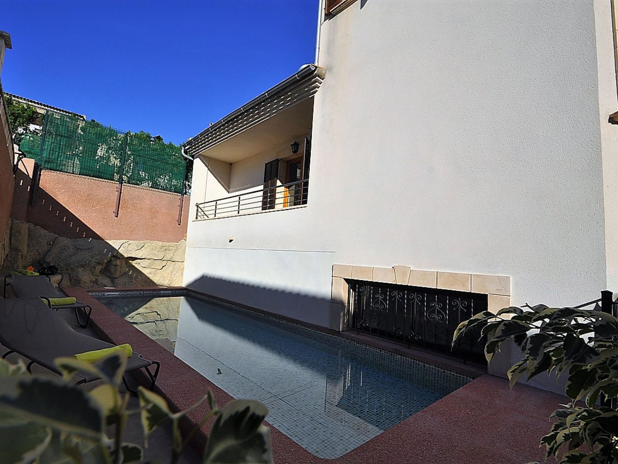 Photo of LAS COLUMNAS- Chalet al lado de la playa, wifi , piscina y bbq. Todos los publi