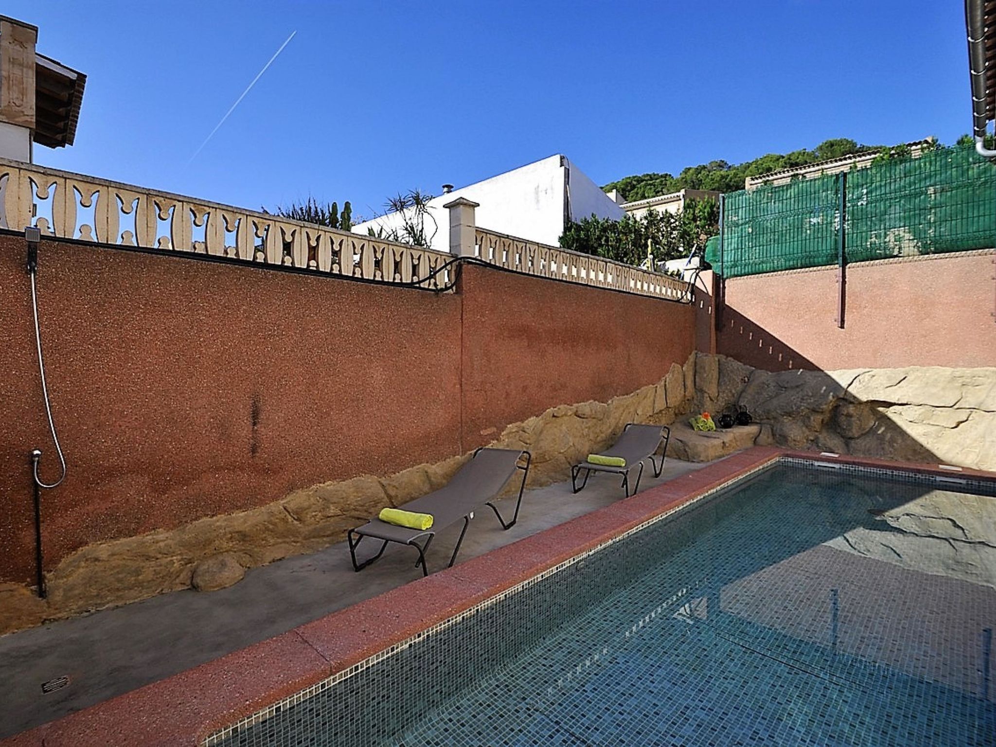 Photo of LAS COLUMNAS- Chalet al lado de la playa, wifi , piscina y bbq. Todos los publi