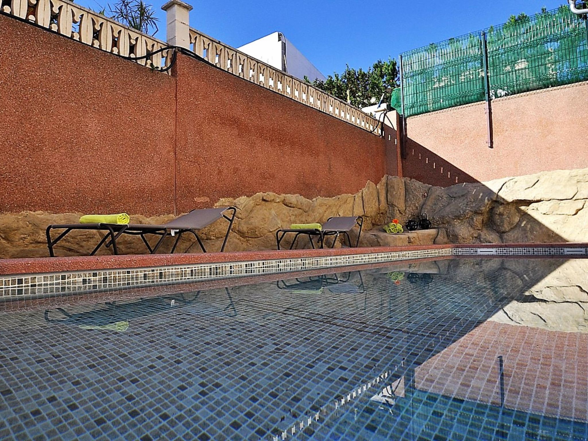 Photo of LAS COLUMNAS- Chalet al lado de la playa, wifi , piscina y bbq. Todos los publi