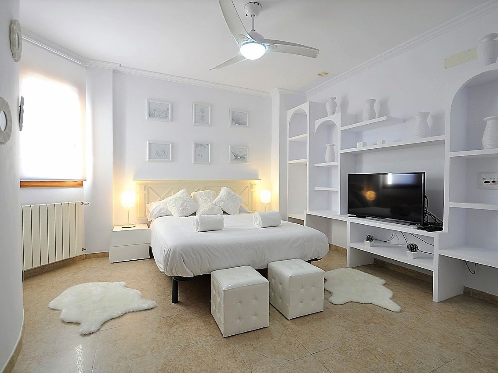 Photo of LAS COLUMNAS- Chalet al lado de la playa, wifi , piscina y bbq. Todos los publi