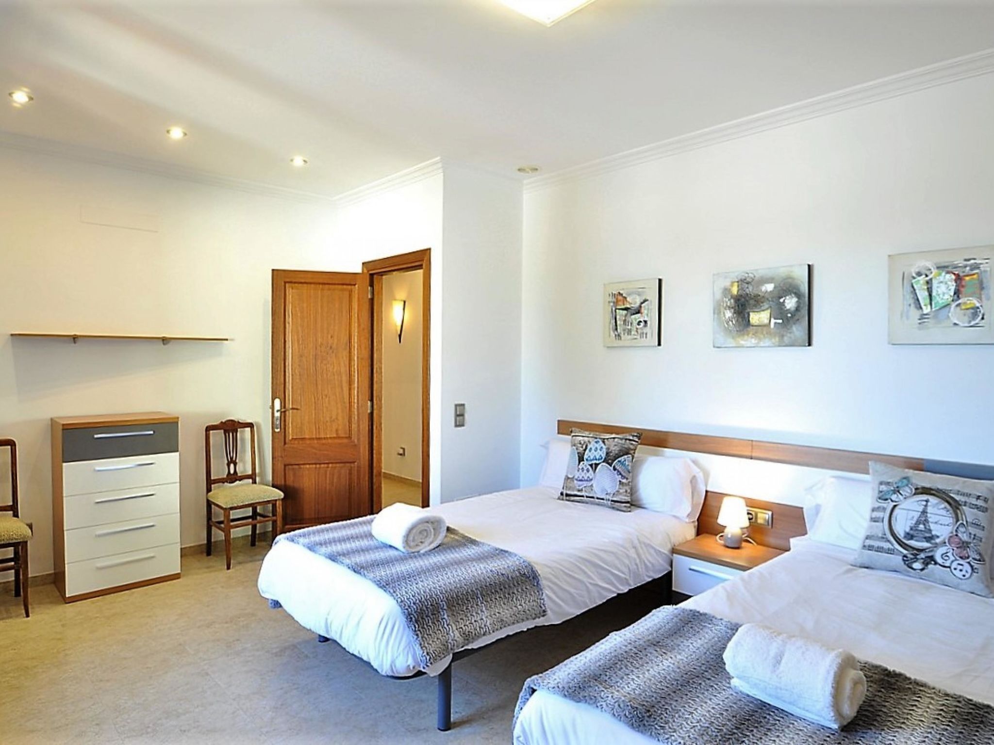 Photo of LAS COLUMNAS- Chalet al lado de la playa, wifi , piscina y bbq. Todos los publi