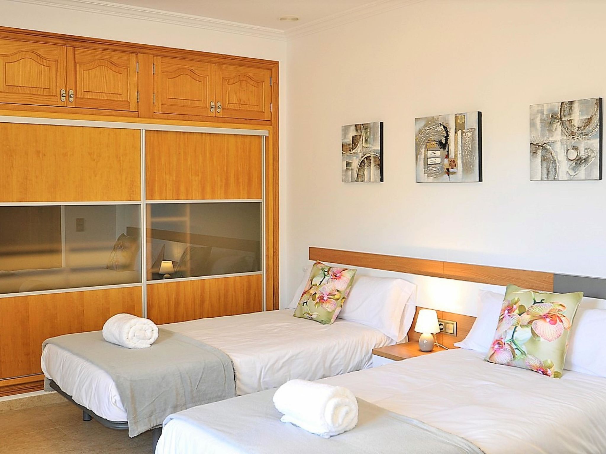 Photo of LAS COLUMNAS- Chalet al lado de la playa, wifi , piscina y bbq. Todos los publi