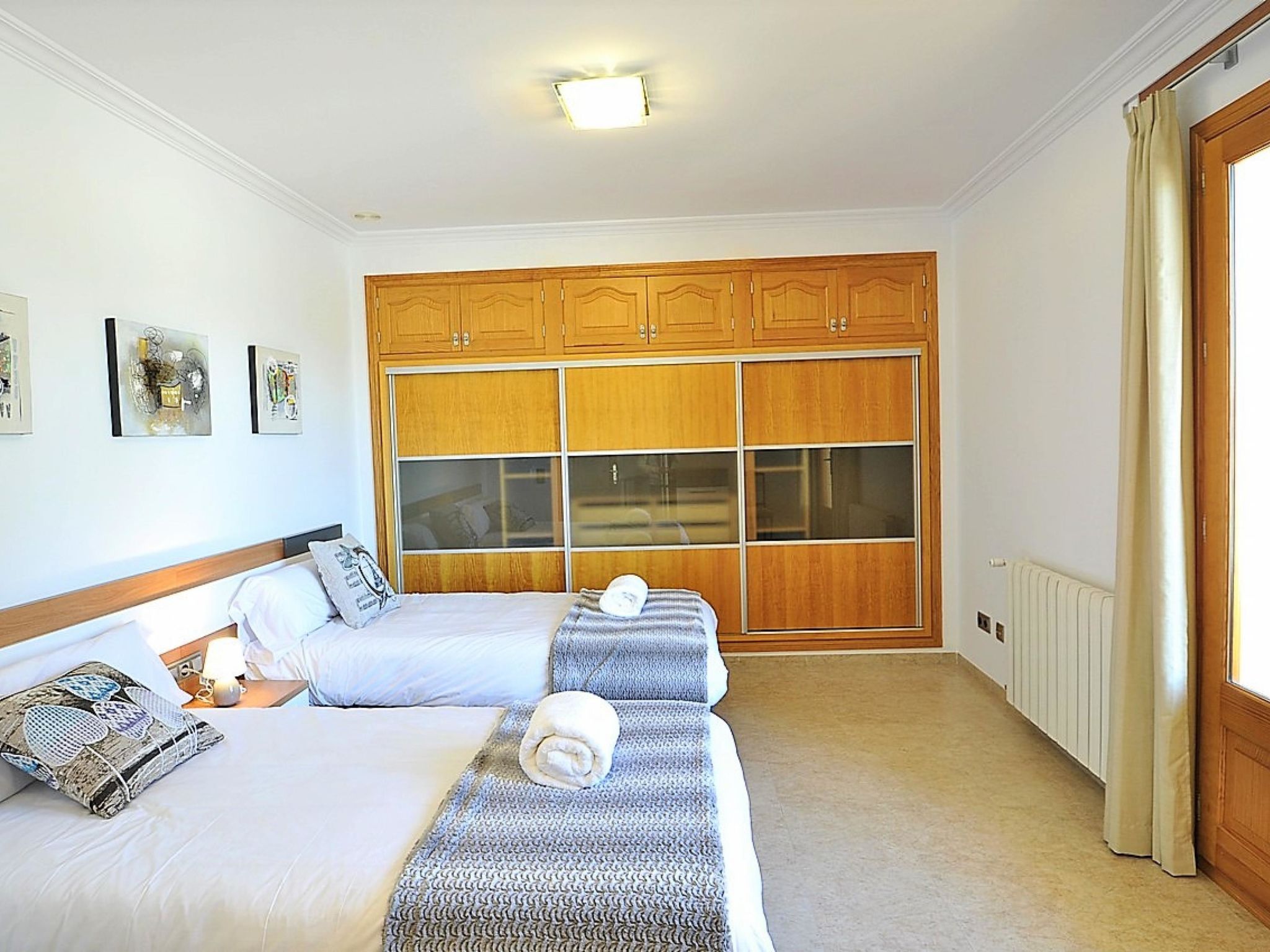 Photo of LAS COLUMNAS- Chalet al lado de la playa, wifi , piscina y bbq. Todos los publi