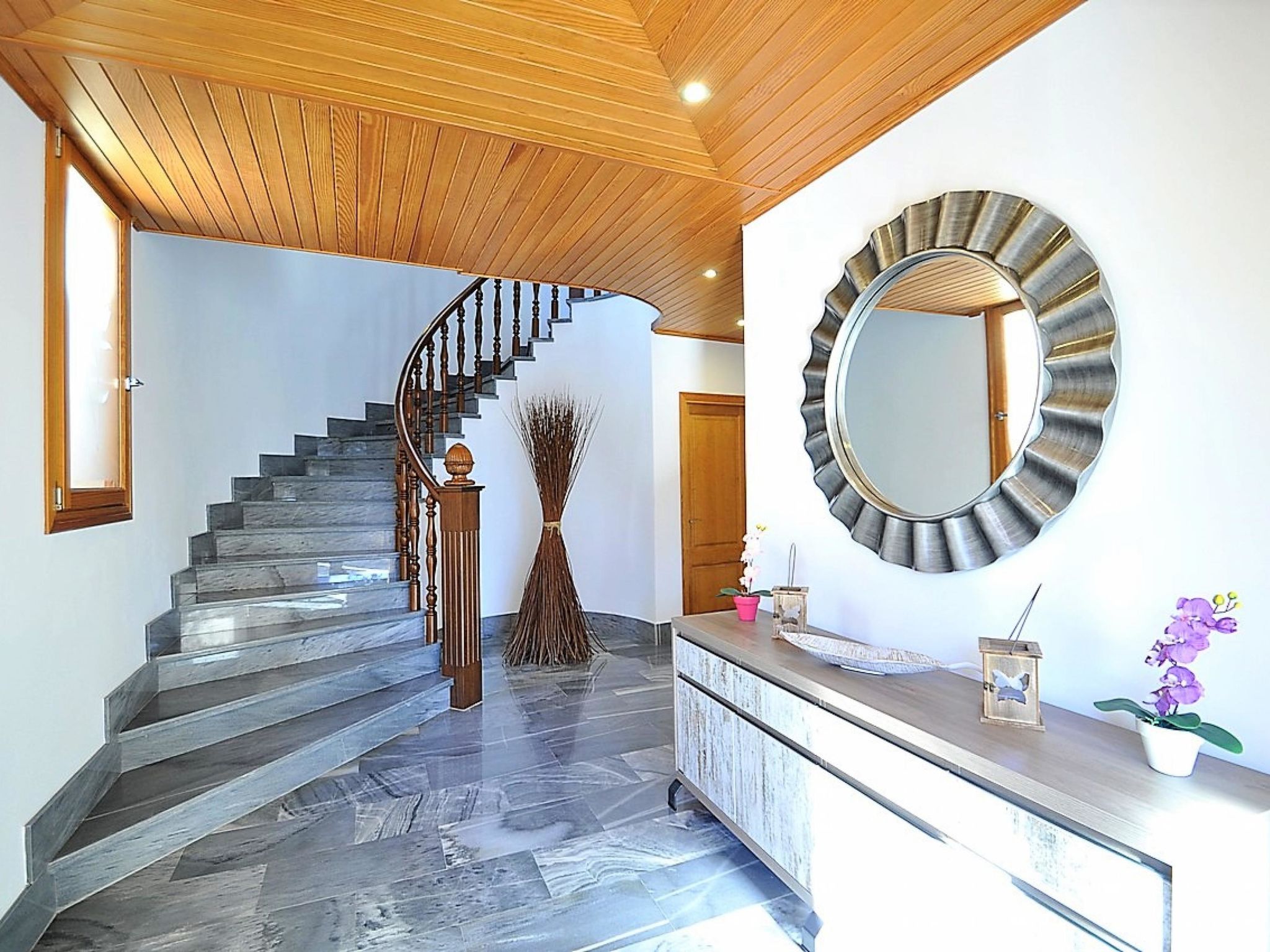 Photo of LAS COLUMNAS- Chalet al lado de la playa, wifi , piscina y bbq. Todos los publi