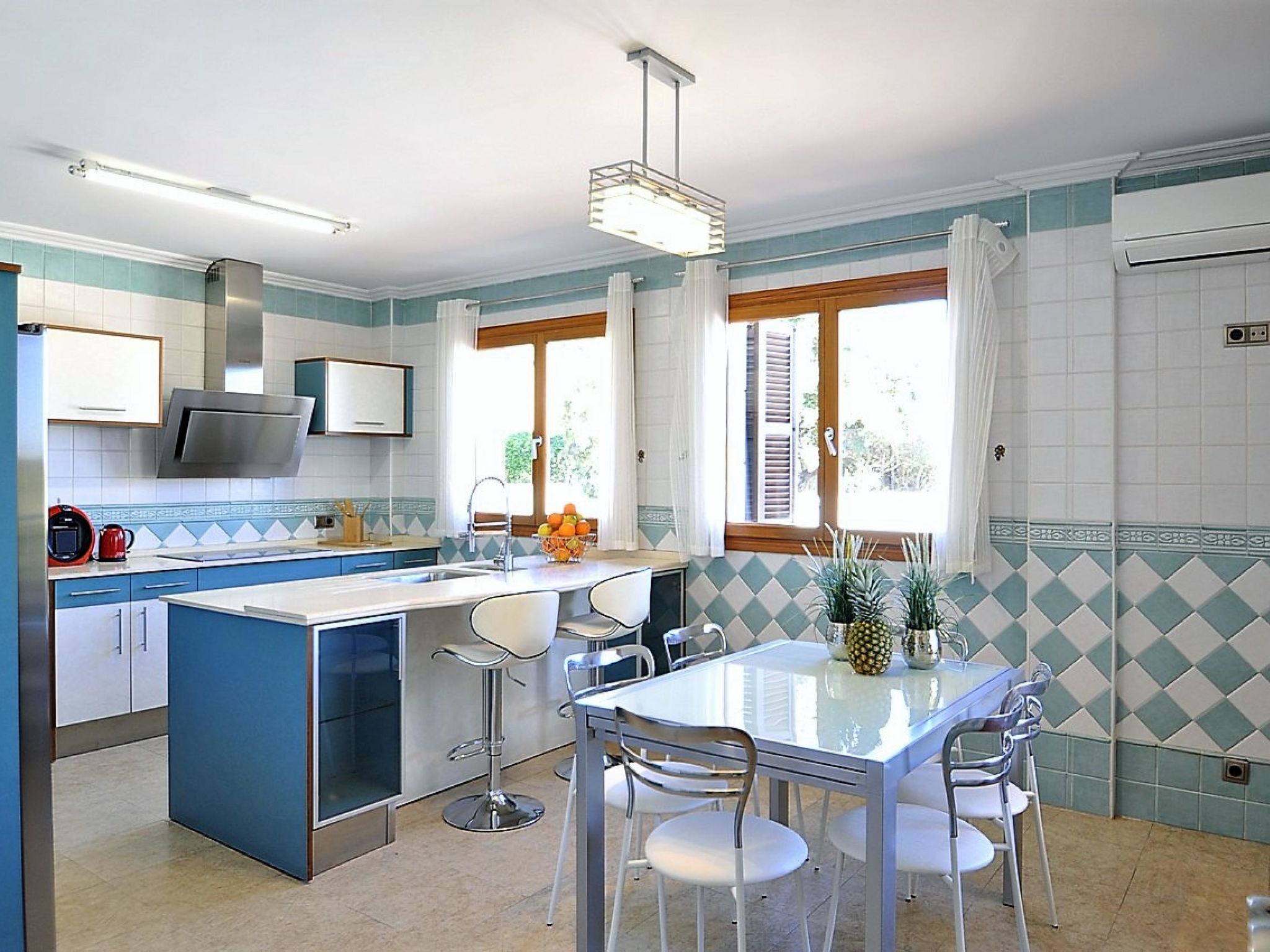 Photo of LAS COLUMNAS- Chalet al lado de la playa, wifi , piscina y bbq. Todos los publi