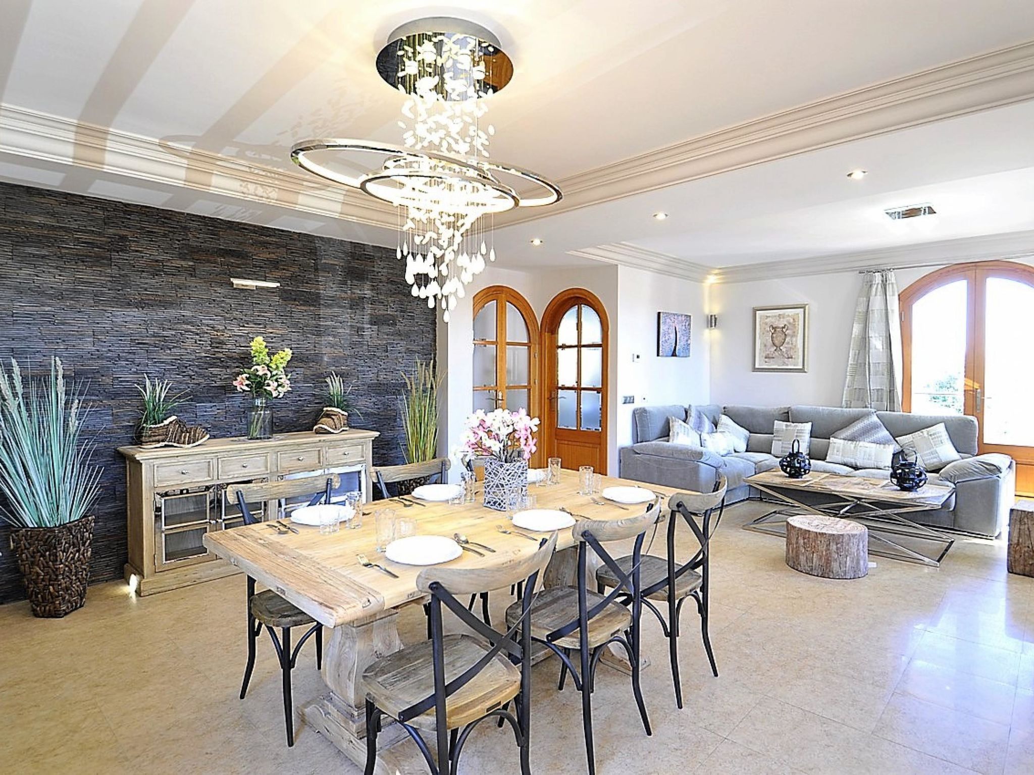 Photo of LAS COLUMNAS- Chalet al lado de la playa, wifi , piscina y bbq. Todos los publi