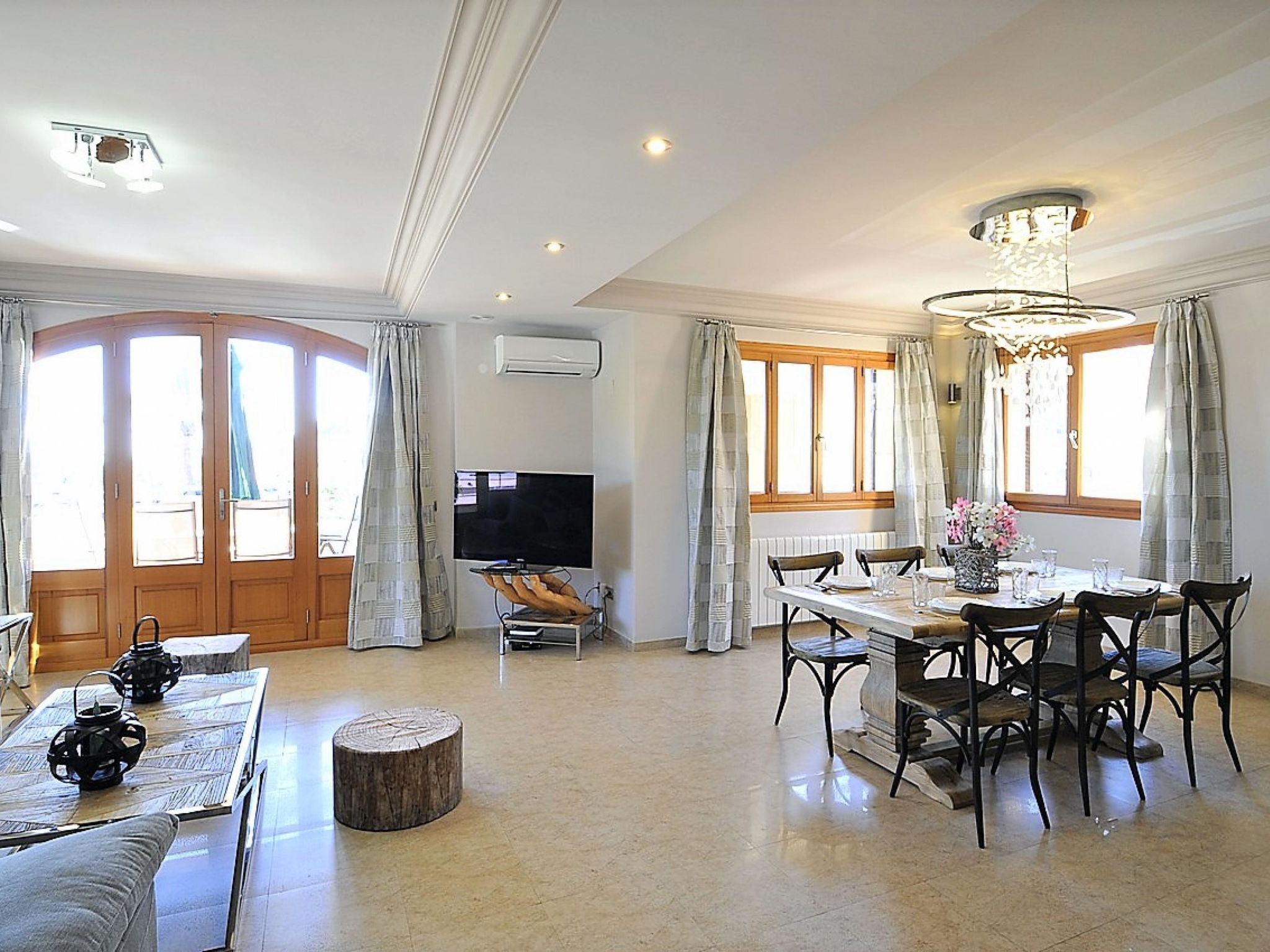 Photo of LAS COLUMNAS- Chalet al lado de la playa, wifi , piscina y bbq. Todos los publi