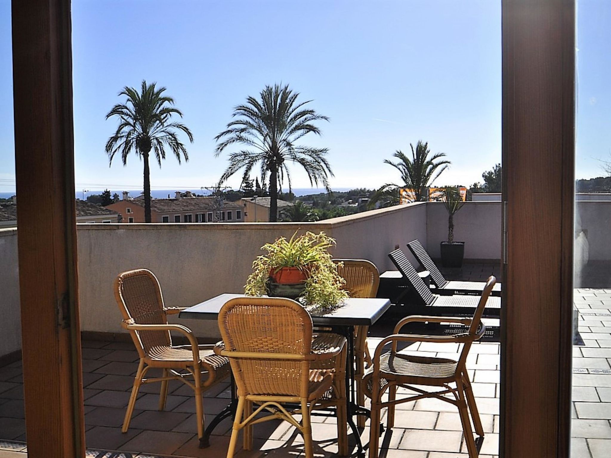 Photo of LAS COLUMNAS- Chalet al lado de la playa, wifi , piscina y bbq. Todos los publi