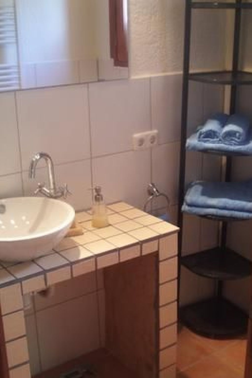 Almendra-Image-tags.info