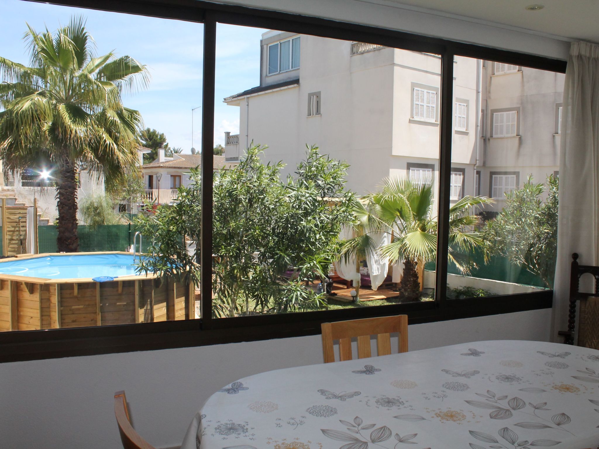 Für 2 Personen und 4 Kinder-Inside