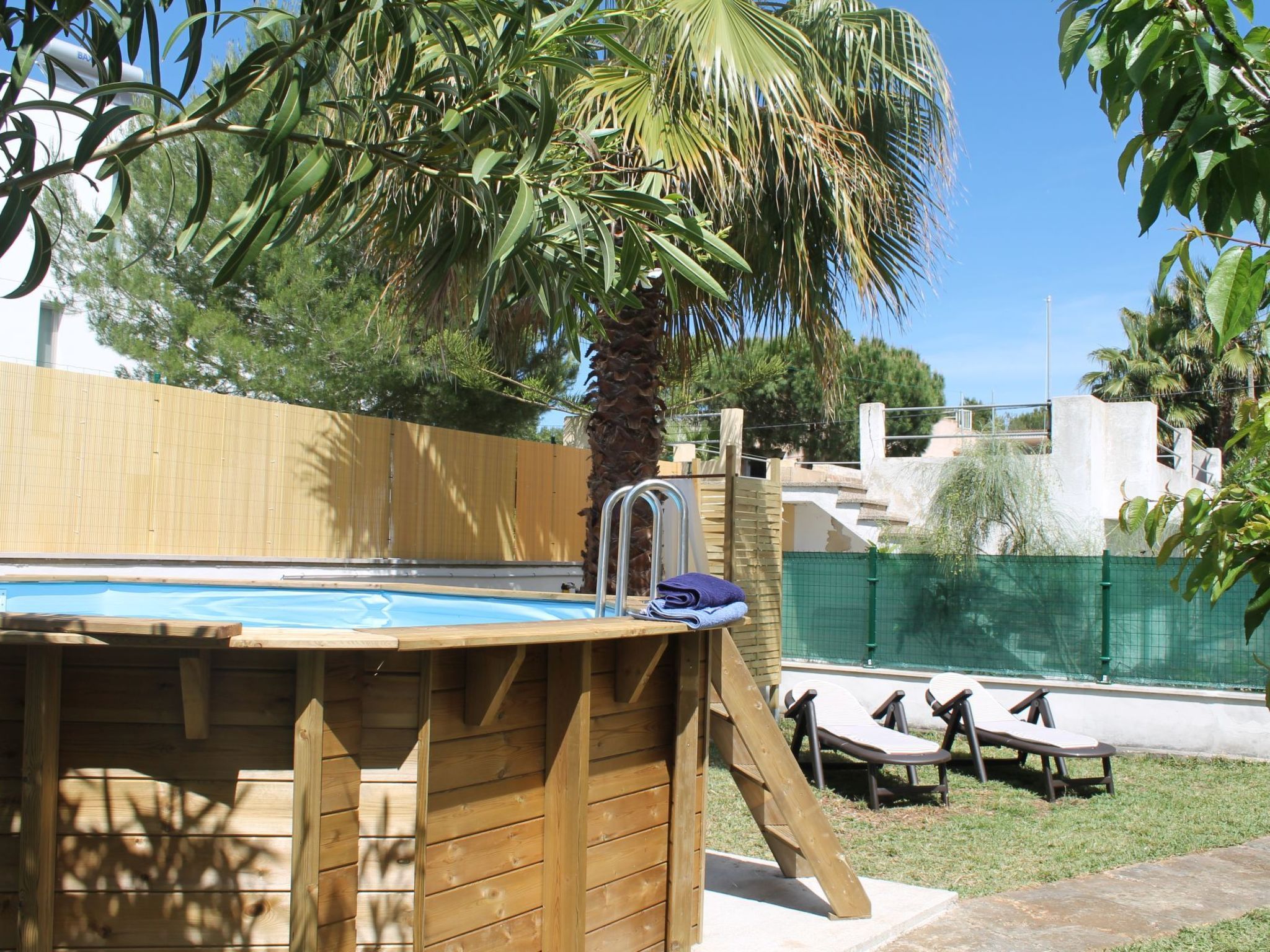 Für 2 Personen und 4 Kinder-Inside