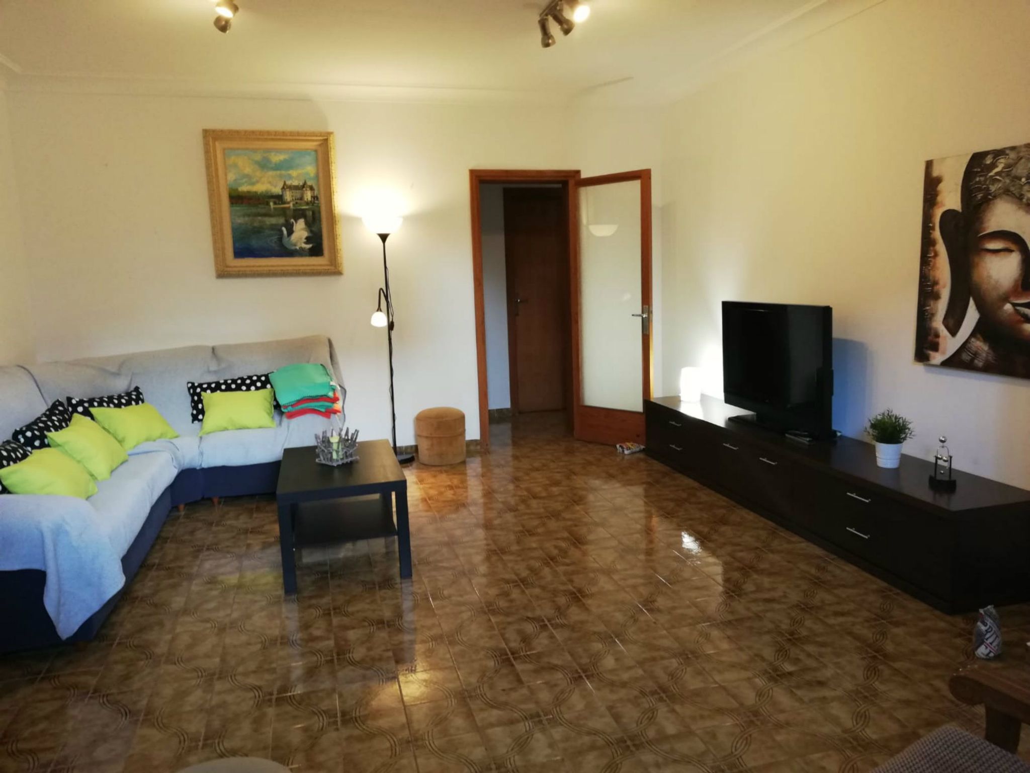 Für 2 Personen und 4 Kinder-Inside