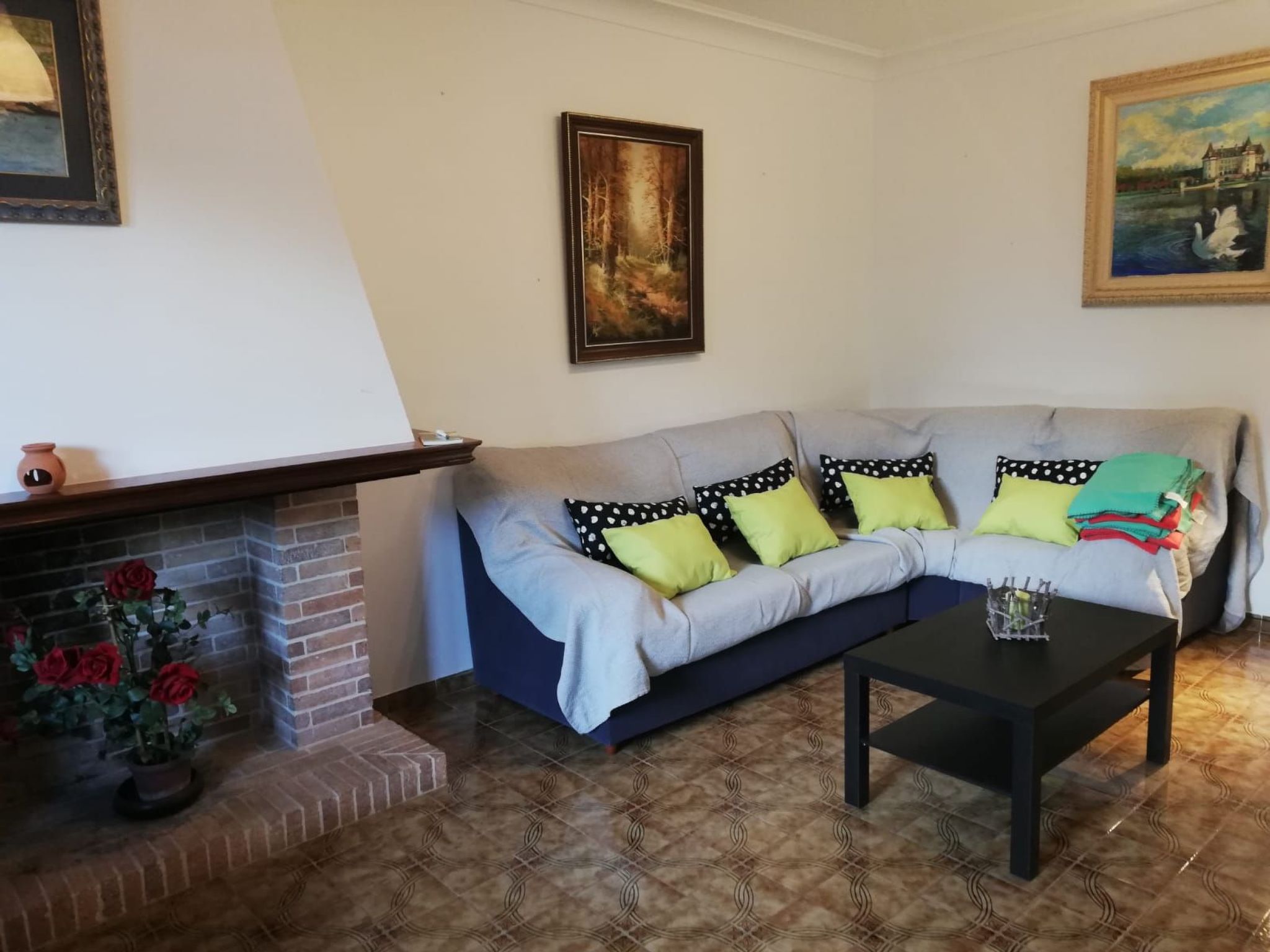 Für 2 Personen und 4 Kinder-Inside