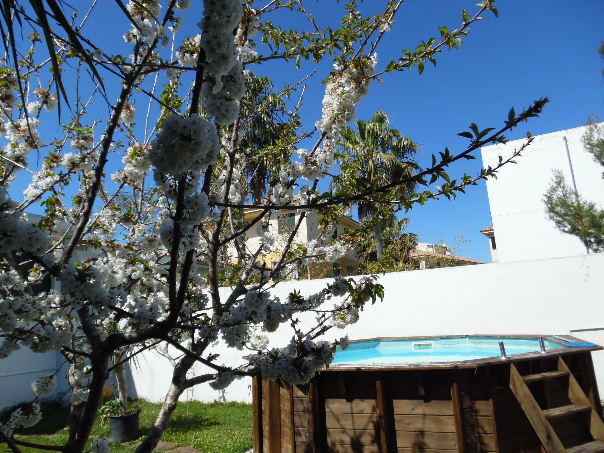 Für 2 Personen und 4 Kinder-Inside