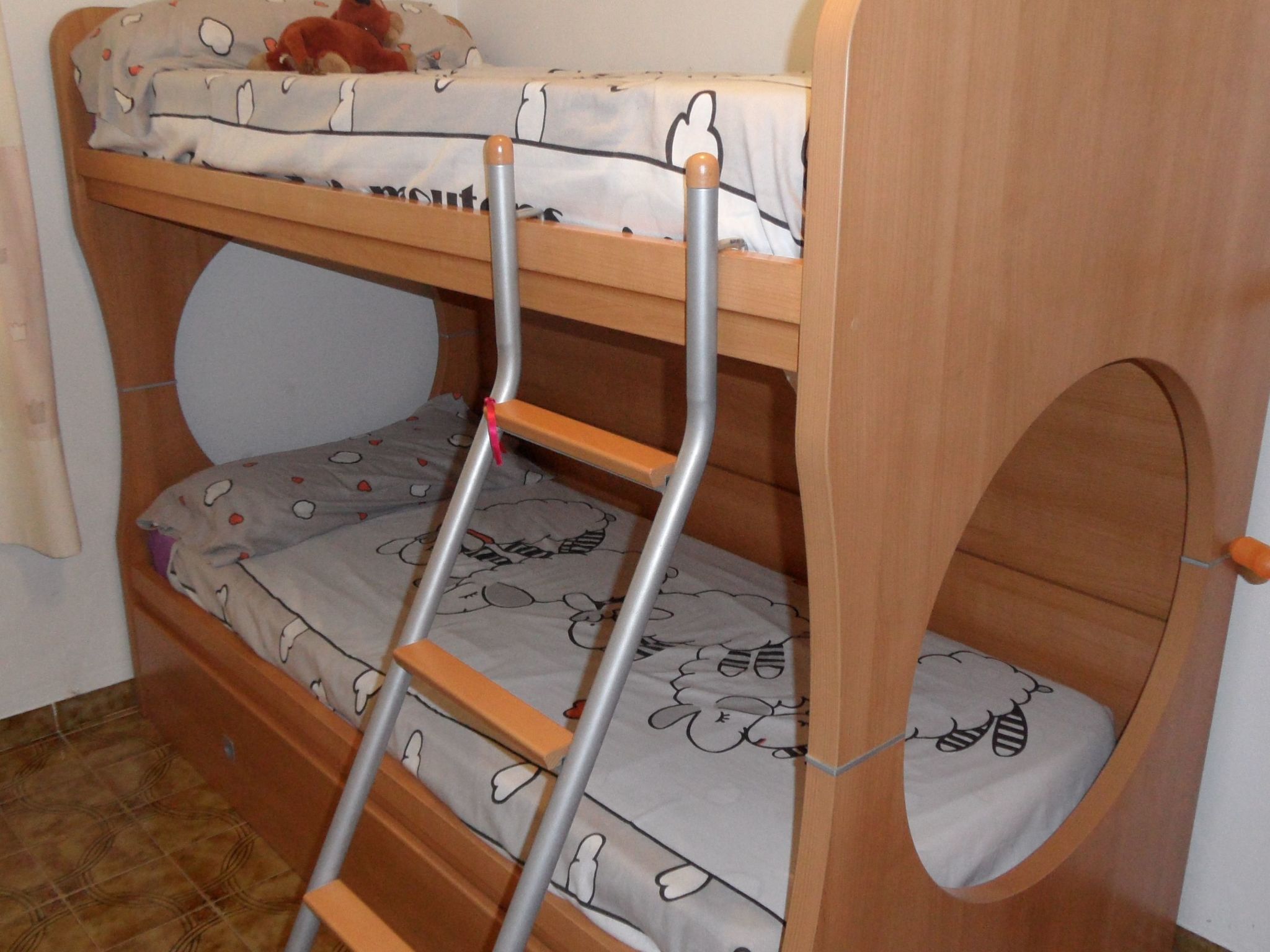 Für 2 Personen und 4 Kinder-Inside