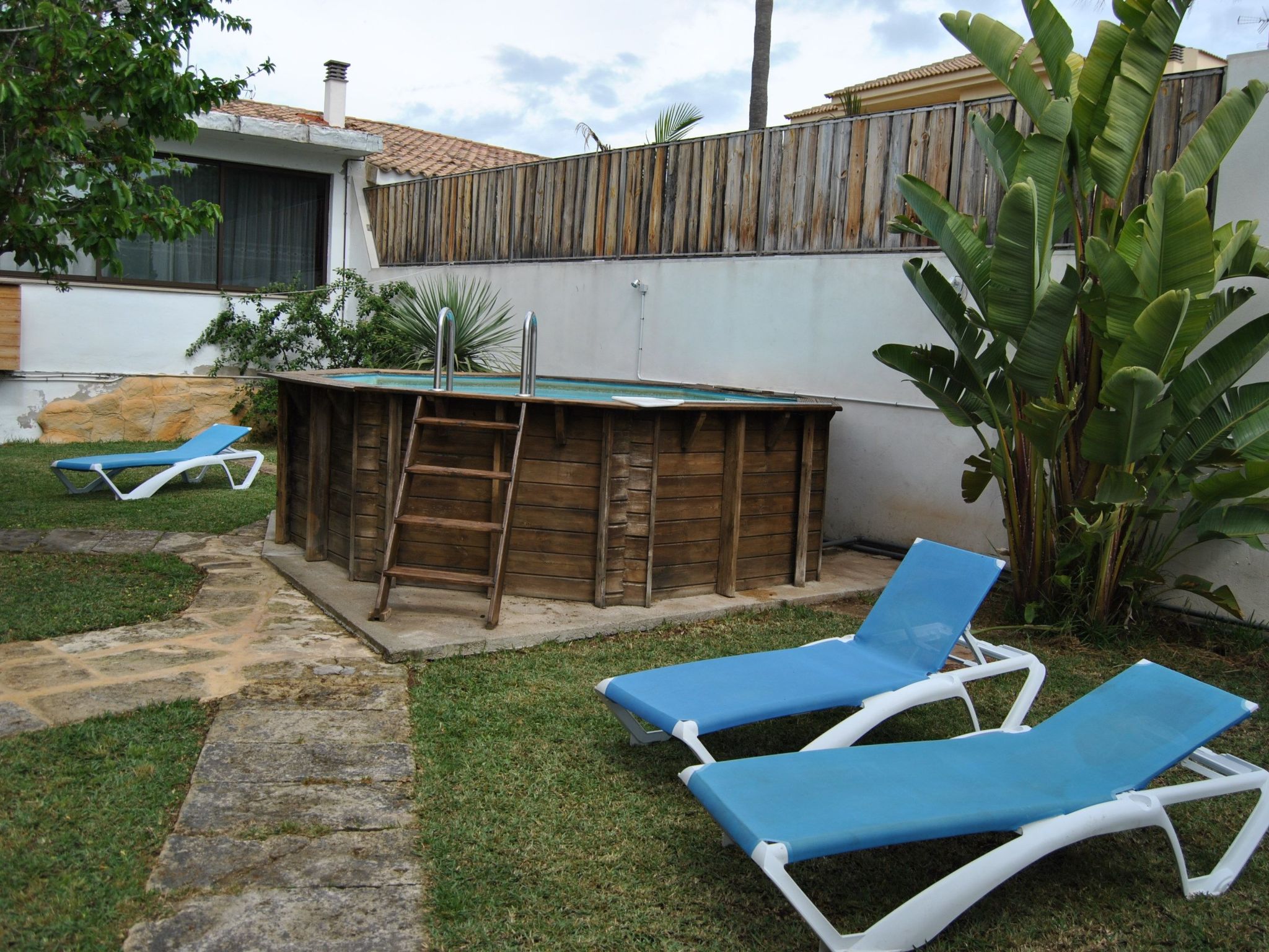 Für 2 Personen und 4 Kinder-Inside