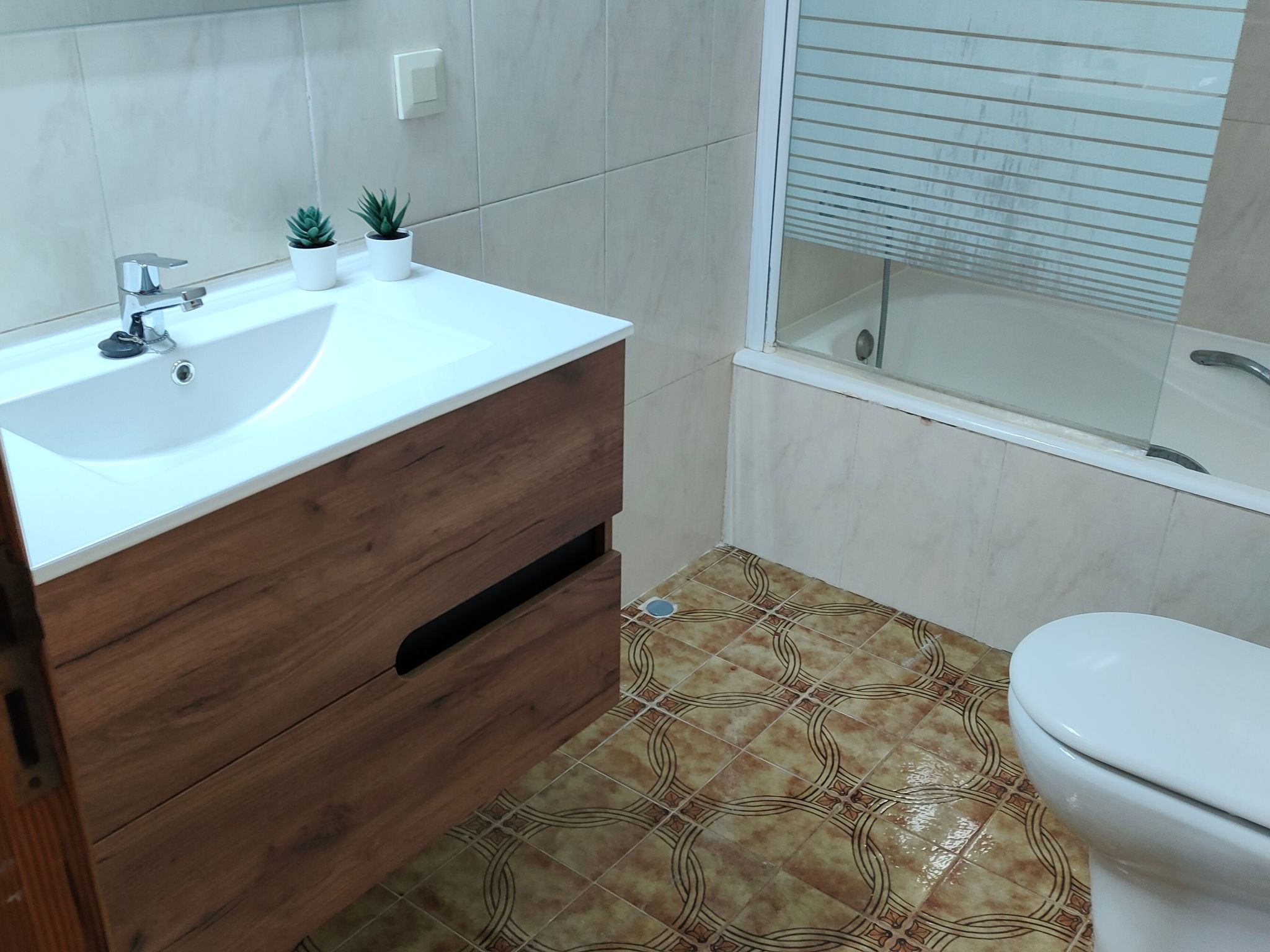 Für 2 Personen und 4 Kinder-Inside