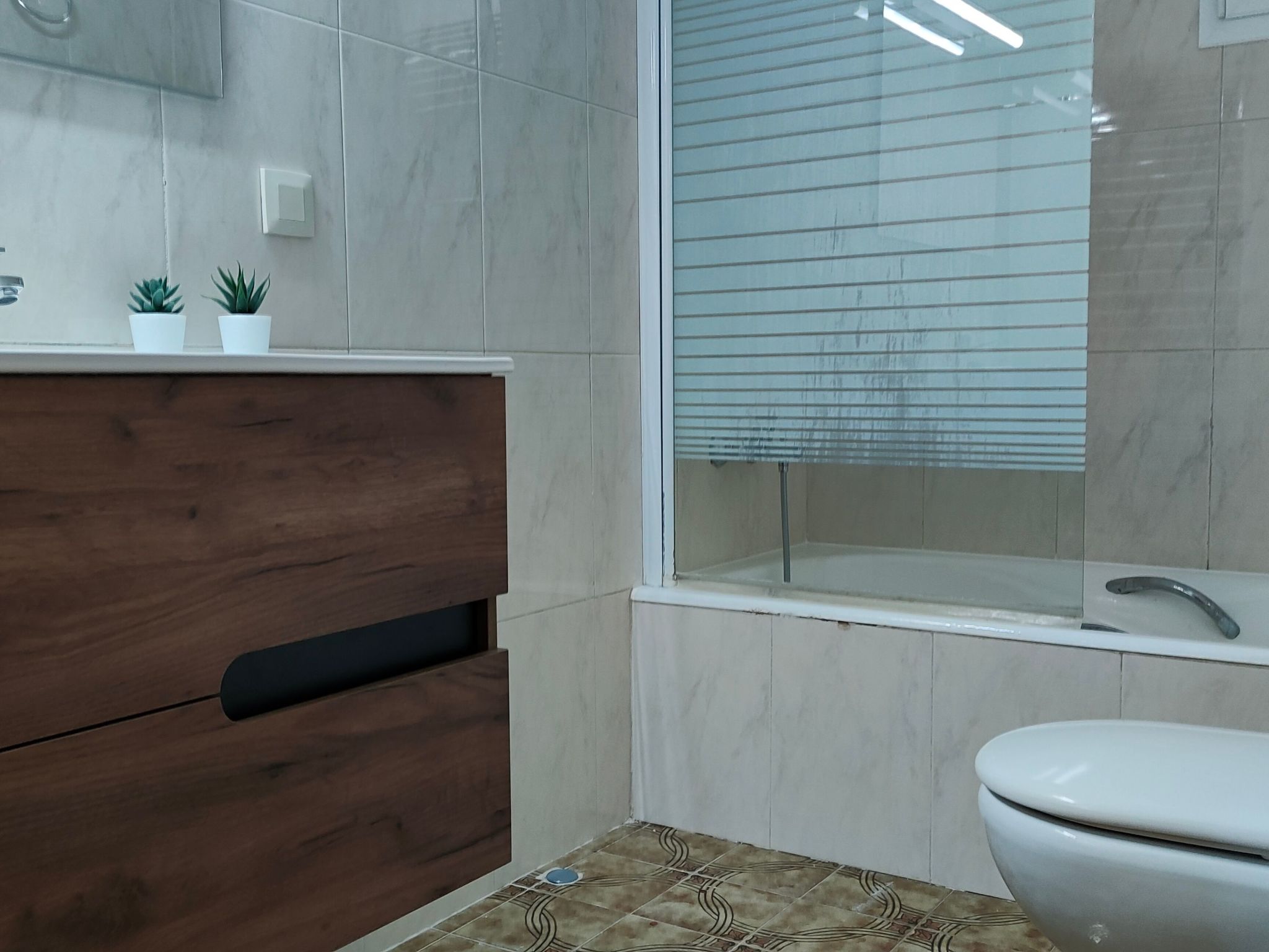 für 2 Personen und 4 Kinder