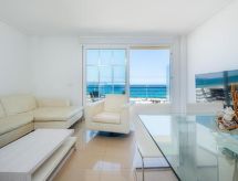 Minimalistisch appartement op 30 meter van het strand in Can Picafort - thumbnail 1