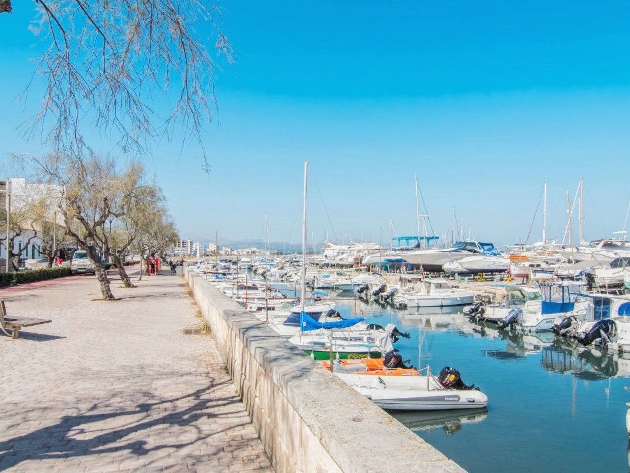 Moderne Wohnung mit Meerblick - Klimaanlage und WIFI-Buiten