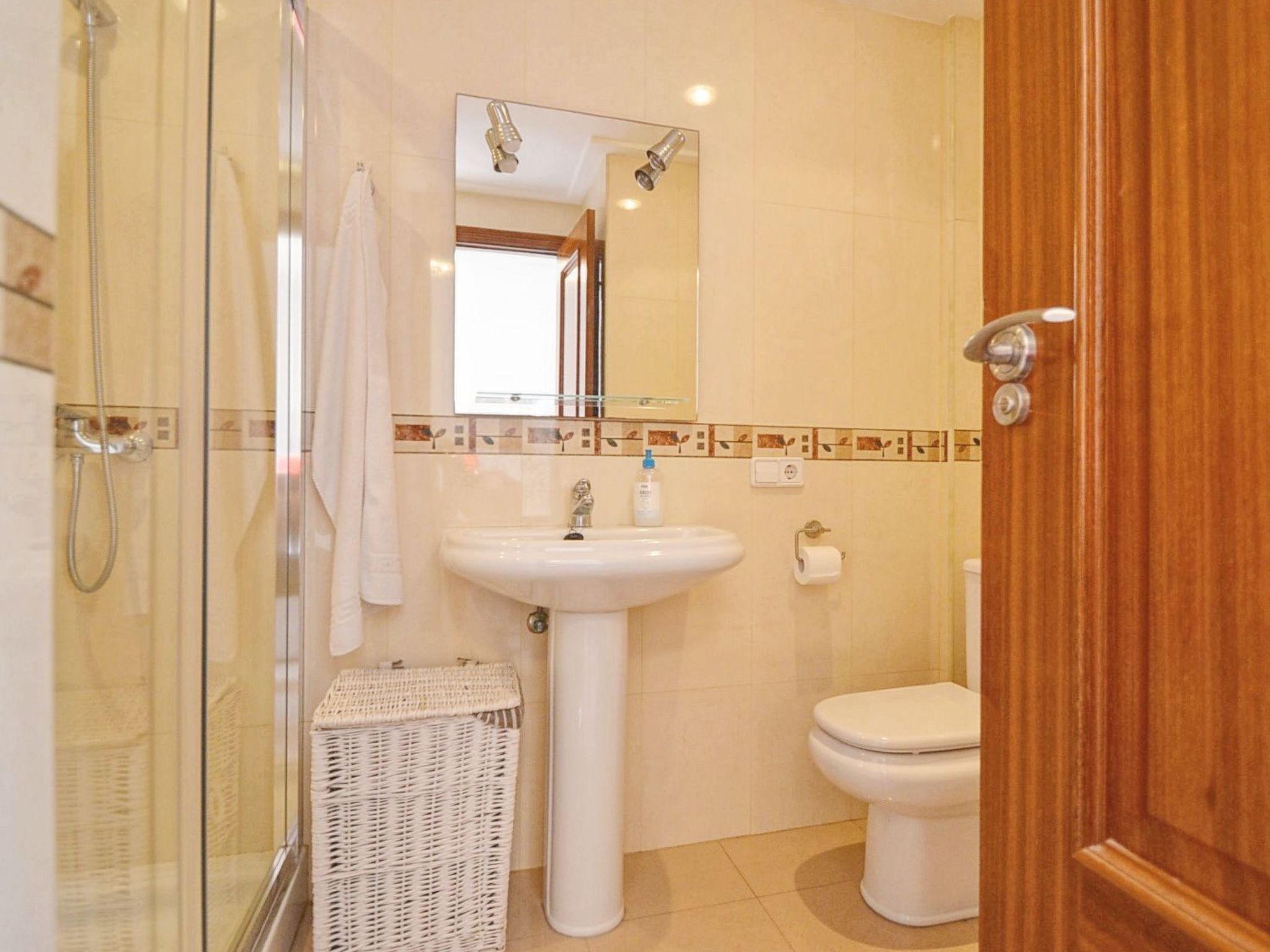 Moderne Wohnung mit Meerblick - Klimaanlage und WIFI-Image-tags.info