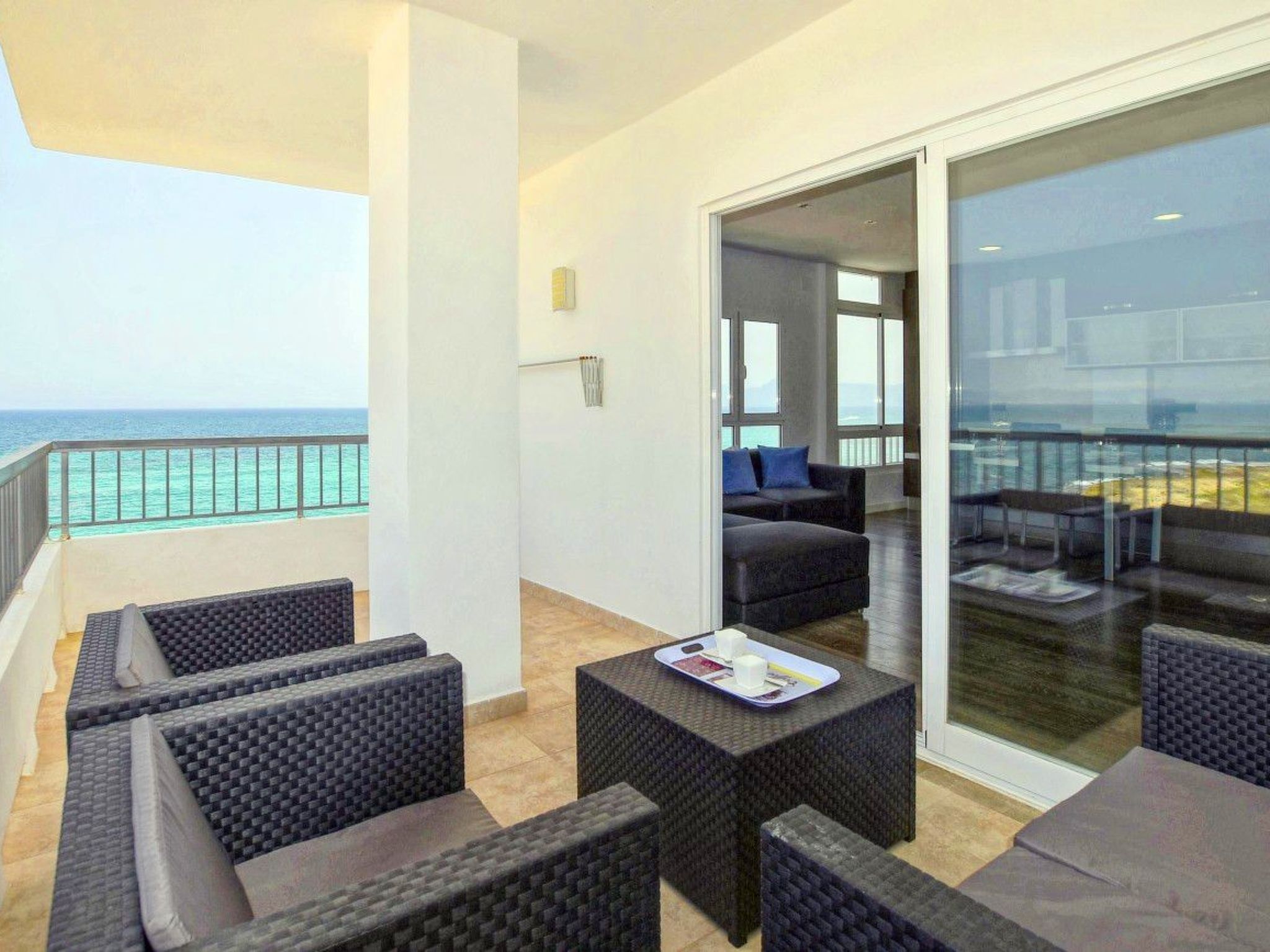 Moderne Wohnung vor dem Meer von Son Baulo