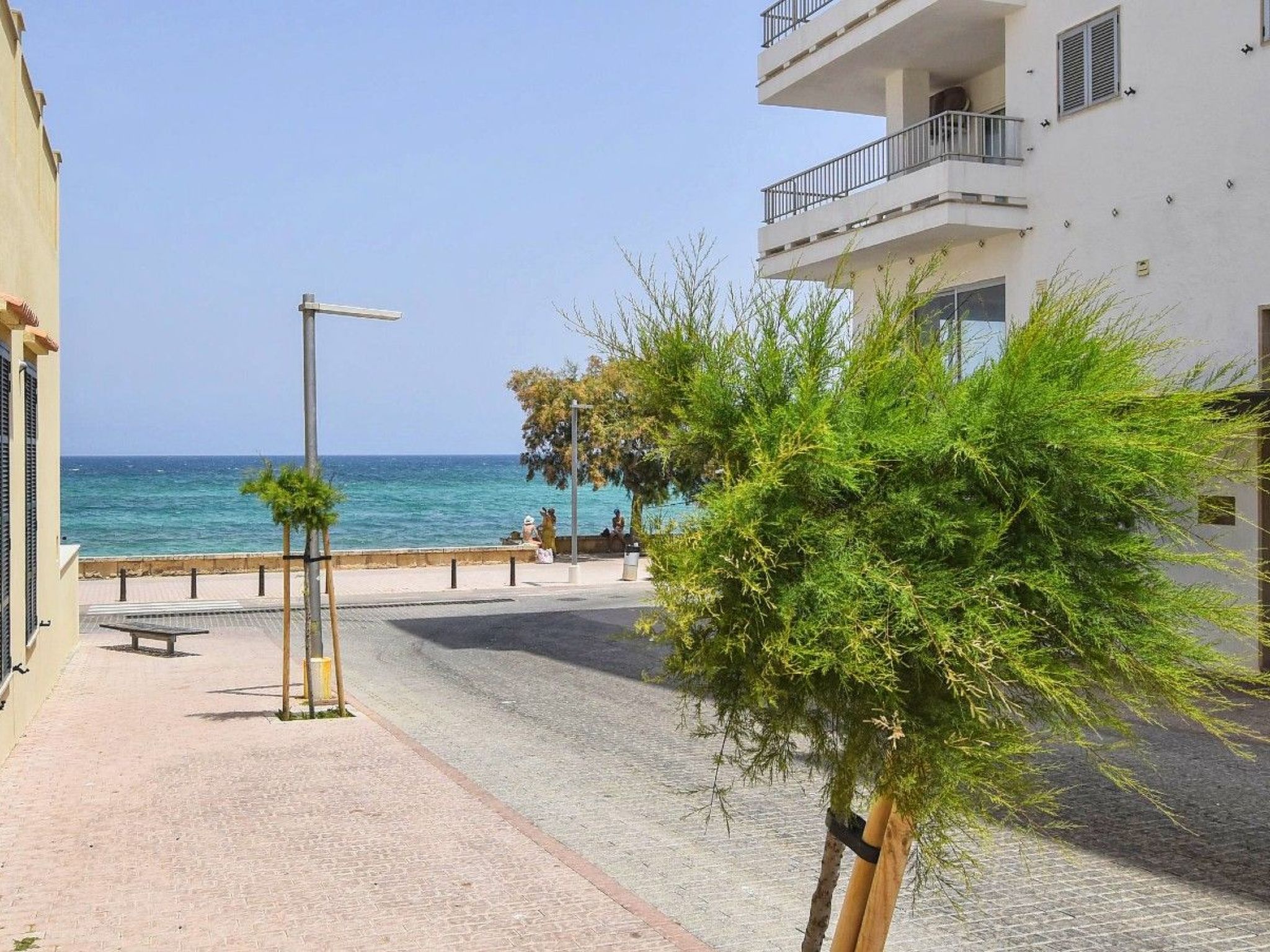 Moderne Wohnung vor dem Meer von Son Baulo-Draußen
