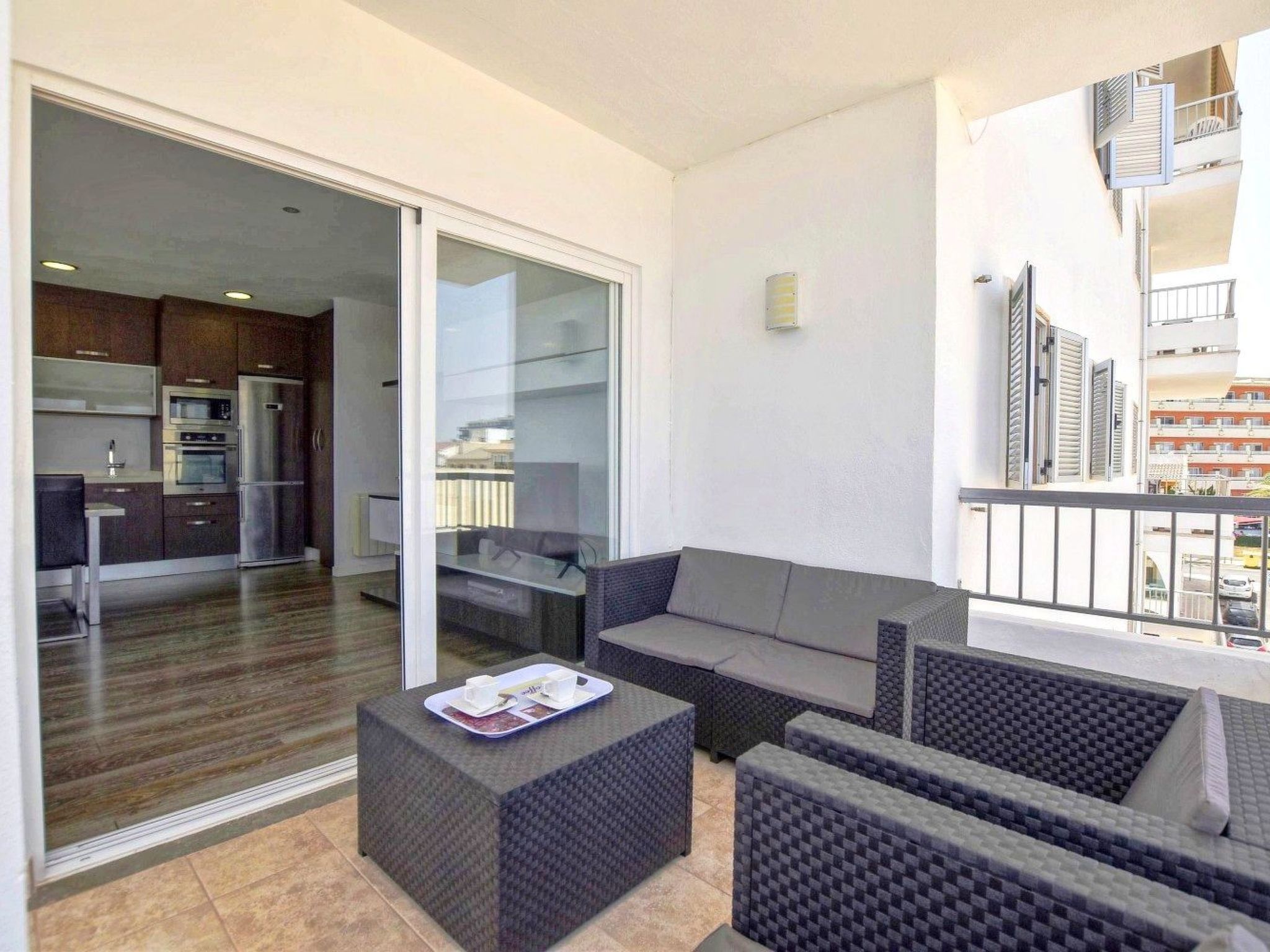 Moderne Wohnung vor dem Meer von Son Baulo-Drinnen