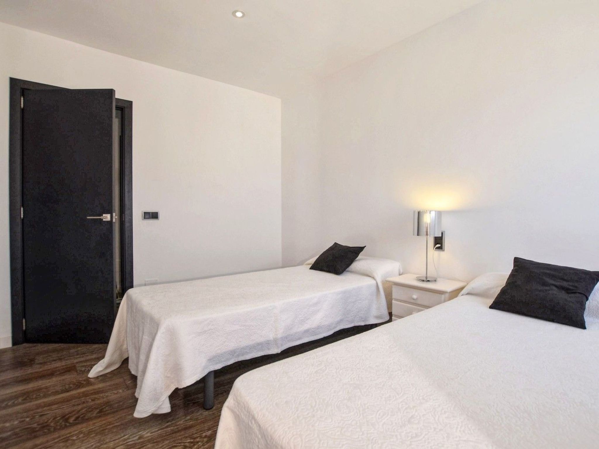 Moderne Wohnung vor dem Meer von Son Baulo-Image-tags.info