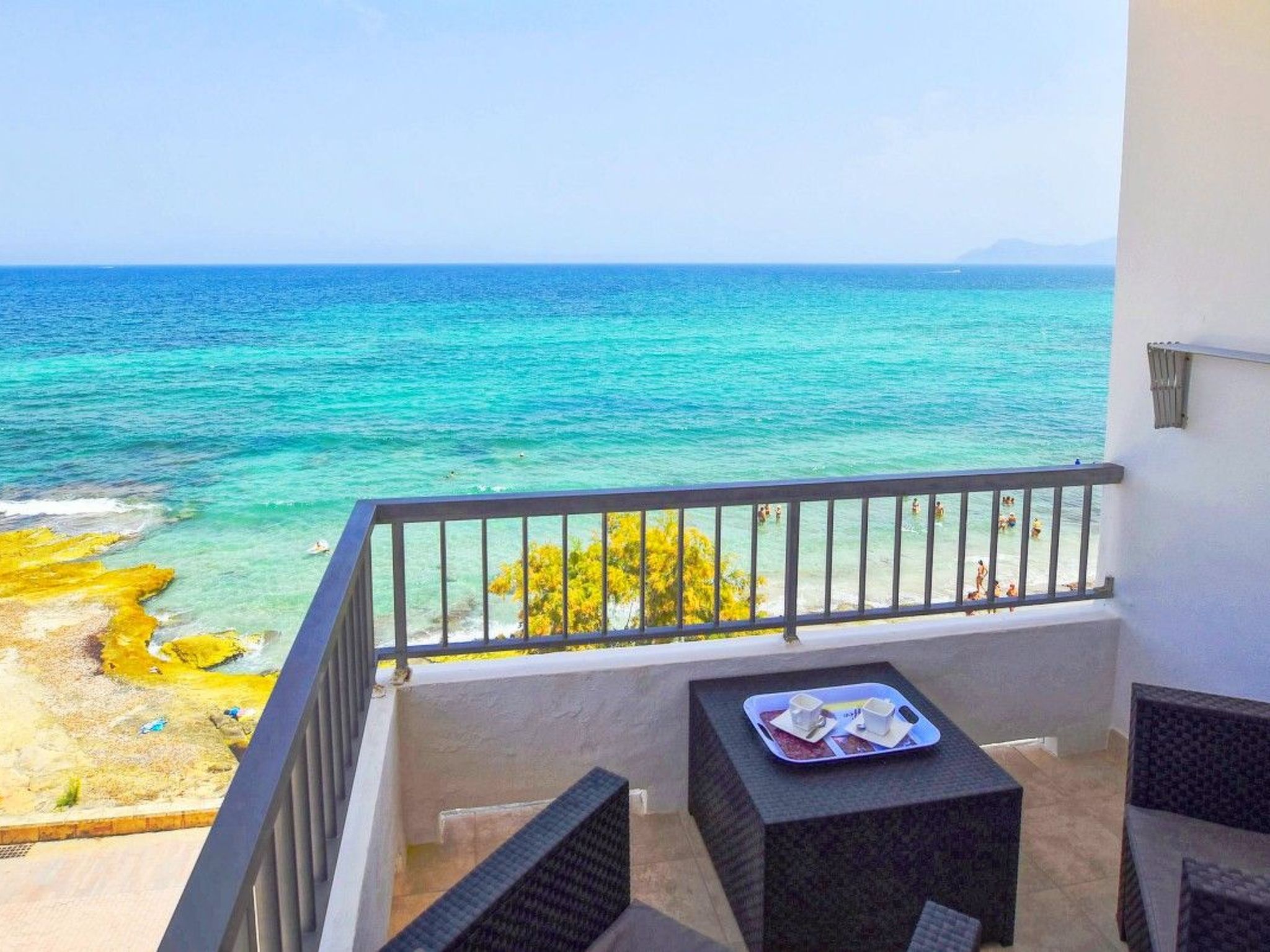 Moderne Wohnung vor dem Meer von Son Baulo-Image-tags.info