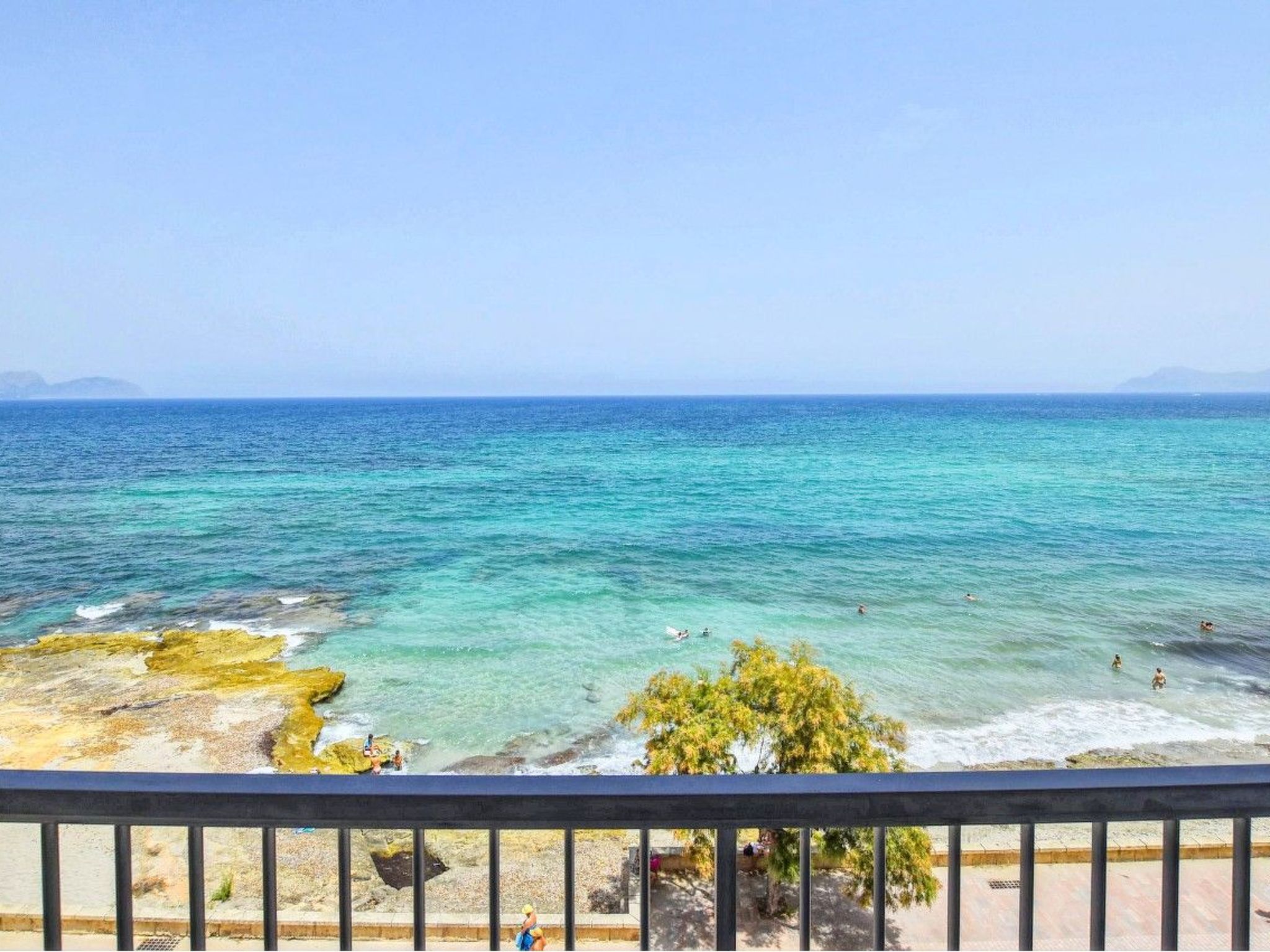 Moderne Wohnung vor dem Meer von Son Baulo-Draußen