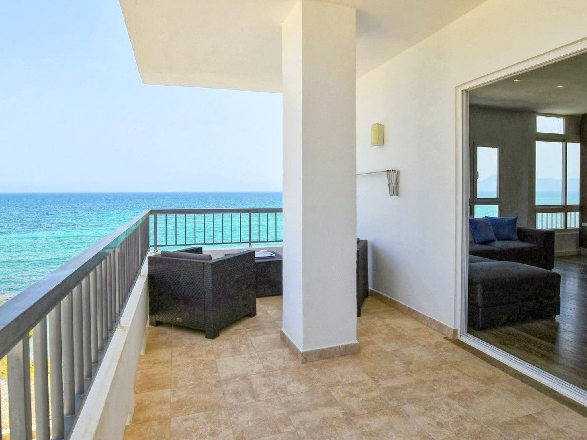 Moderne Wohnung vor dem Meer von Son Baulo-Image-tags.info