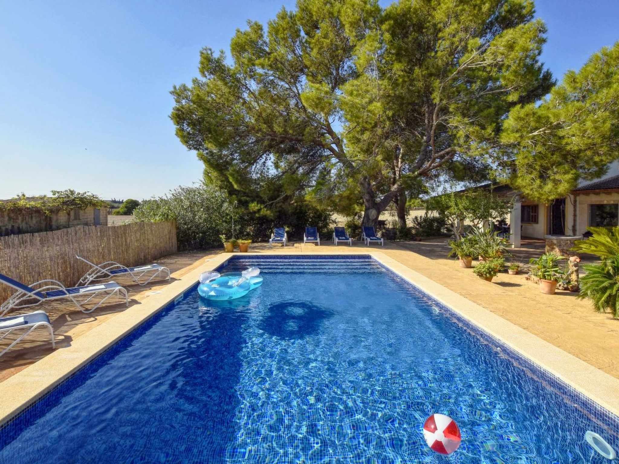 Modernes Landhaus mit Pool, Klimaanlage und WLAN nur 2 km vom Strand entfernt-Image-tags.info