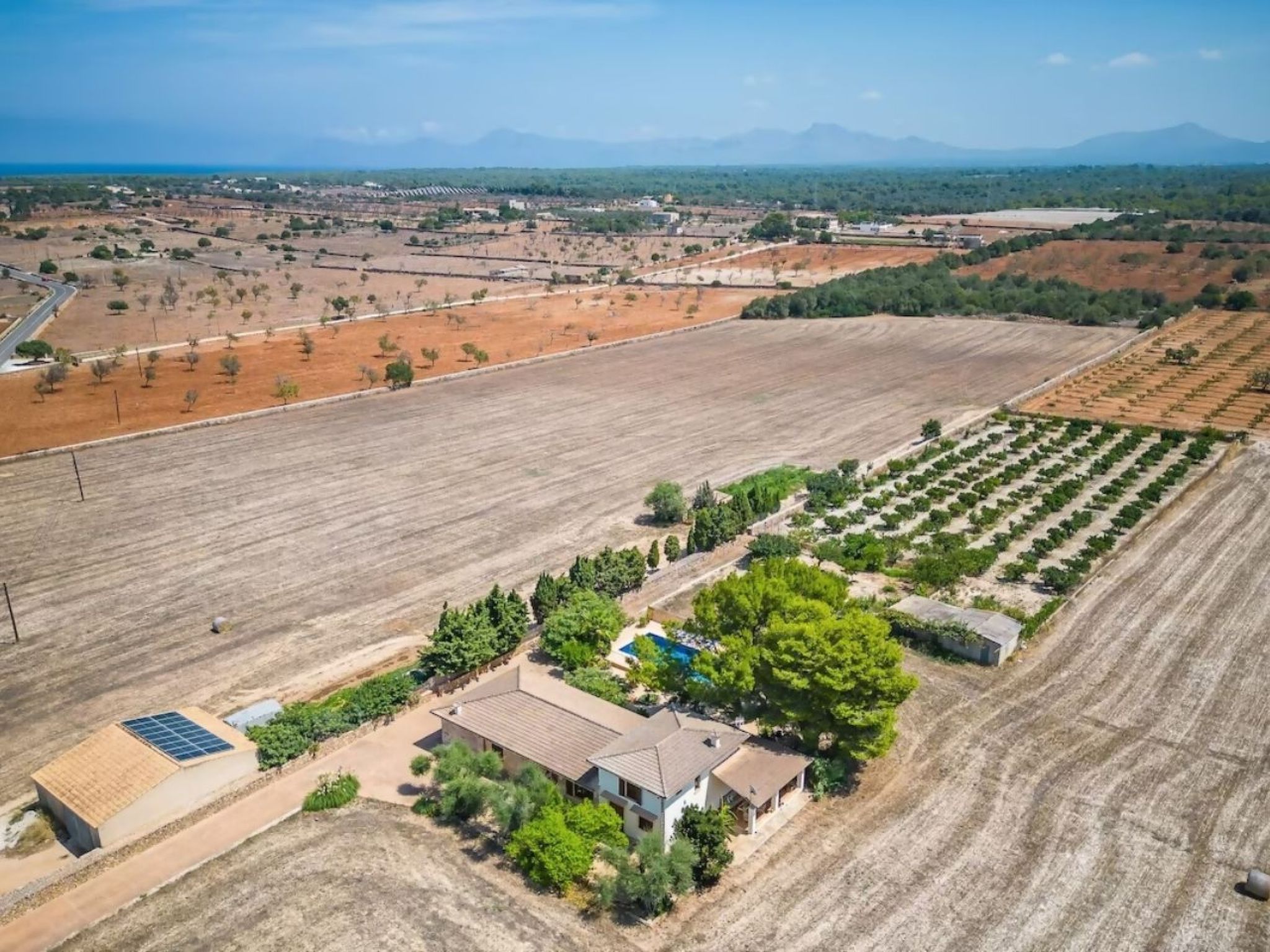 Modernes Landhaus mit Pool, Klimaanlage und WLAN nur 2 km vom Strand entfernt