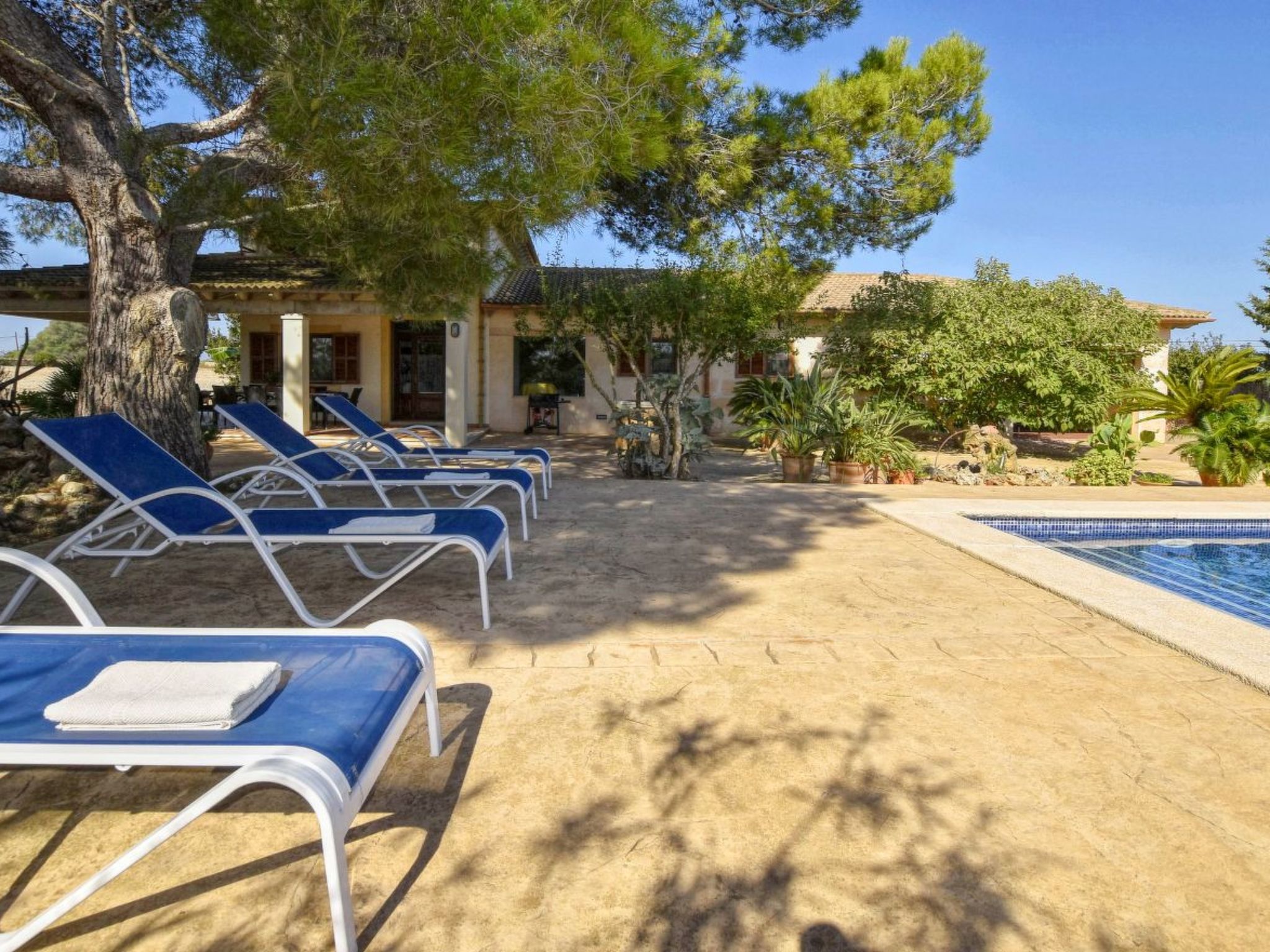 Modernes Landhaus mit Pool, Klimaanlage und WLAN nur 2 km vom Strand entfernt-Image-tags.info