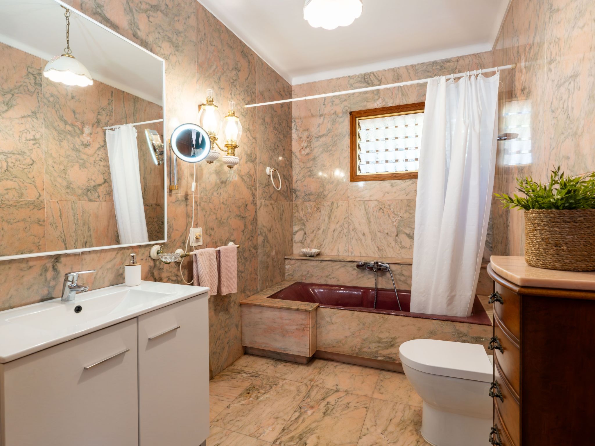 Villa Damar, Villa mit 5 Schlafzimmern und Schwimmbad.-Image-tags.info