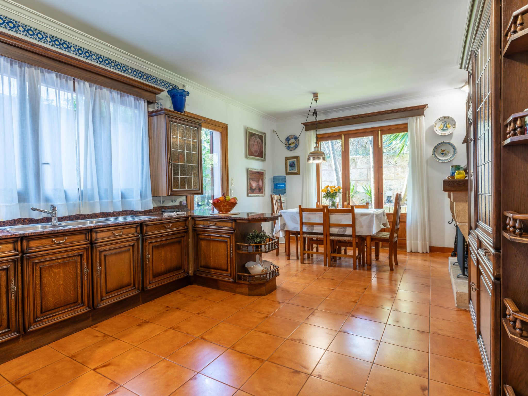 Villa Damar, Villa mit 5 Schlafzimmern und Schwimmbad.-Image-tags.info