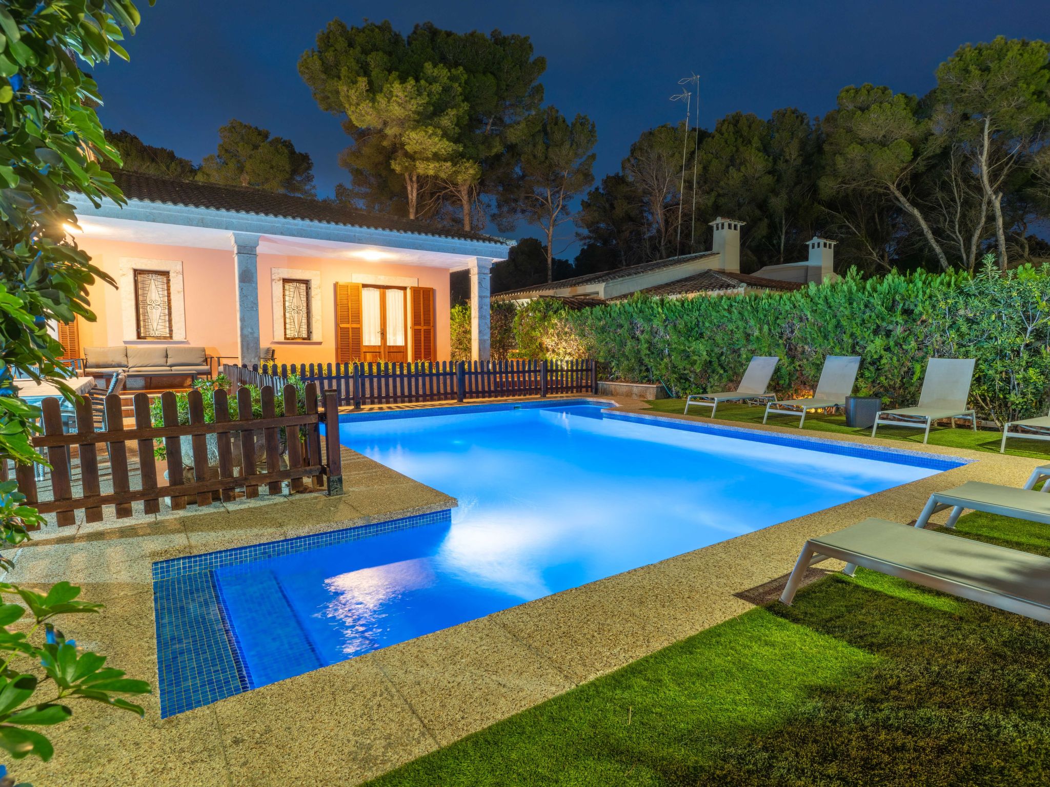 Villa Damar, Villa mit 5 Schlafzimmern und Schwimmbad.-Image-tags.info