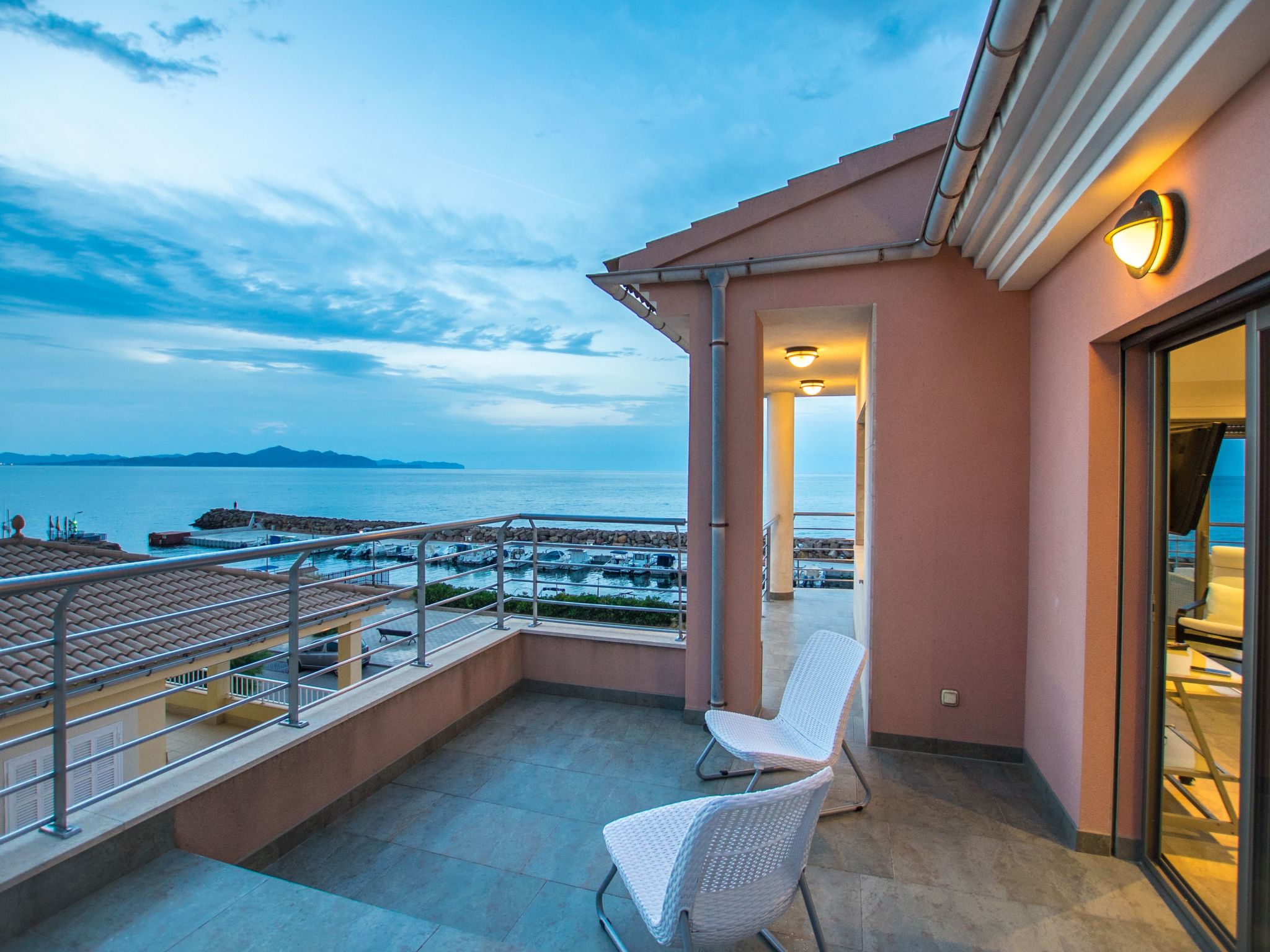 Freistehendes Haus direkt am Meer gelegen-Binnen