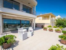 Stijlvolle vrijstaande villa op 100m van zee met privézwembad in Son Serra de Marina - thumbnail 5